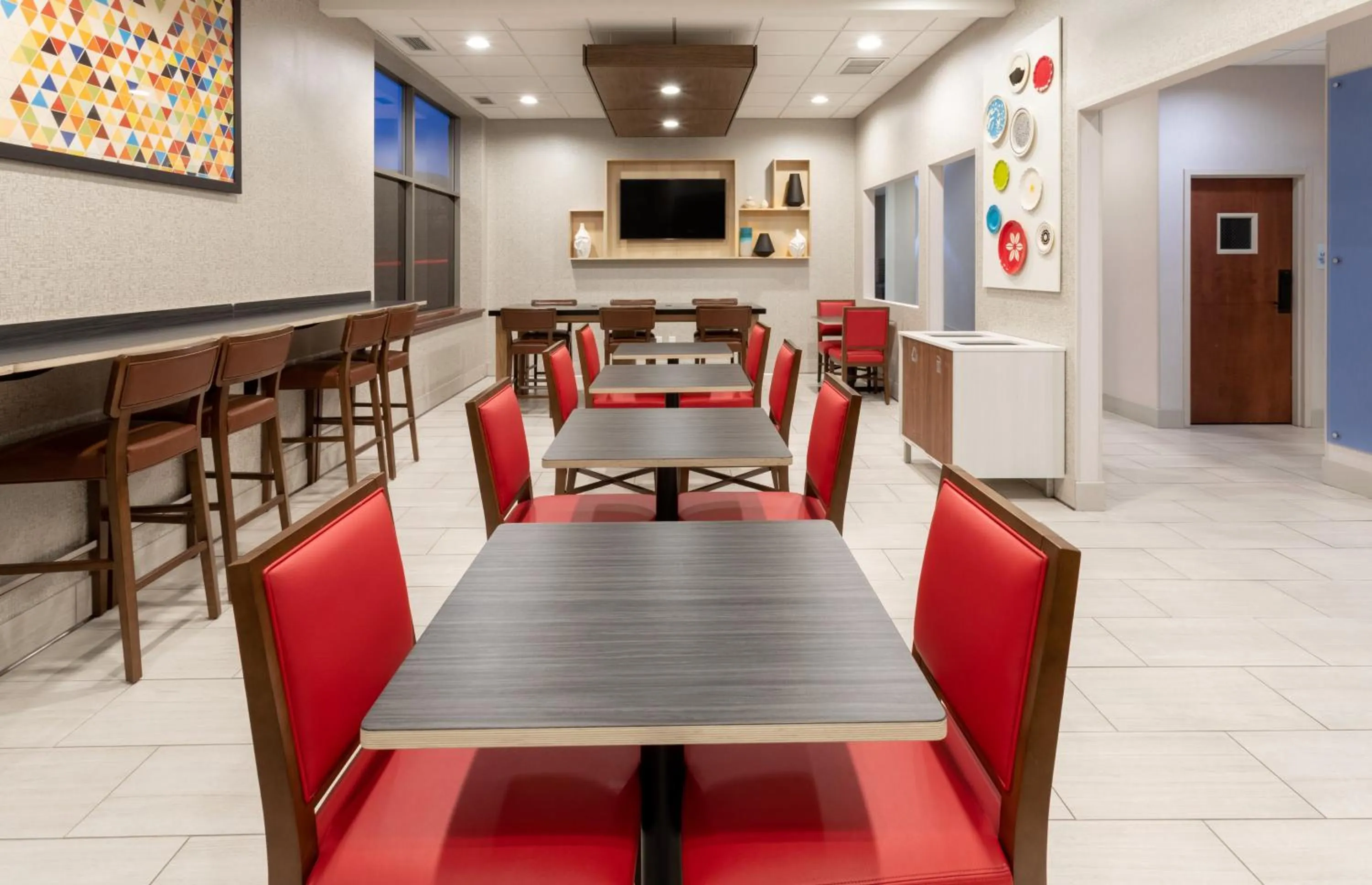 Breakfast in Holiday Inn Express Hotel & Suites Minneapolis-Downtown Convention Center by IHG