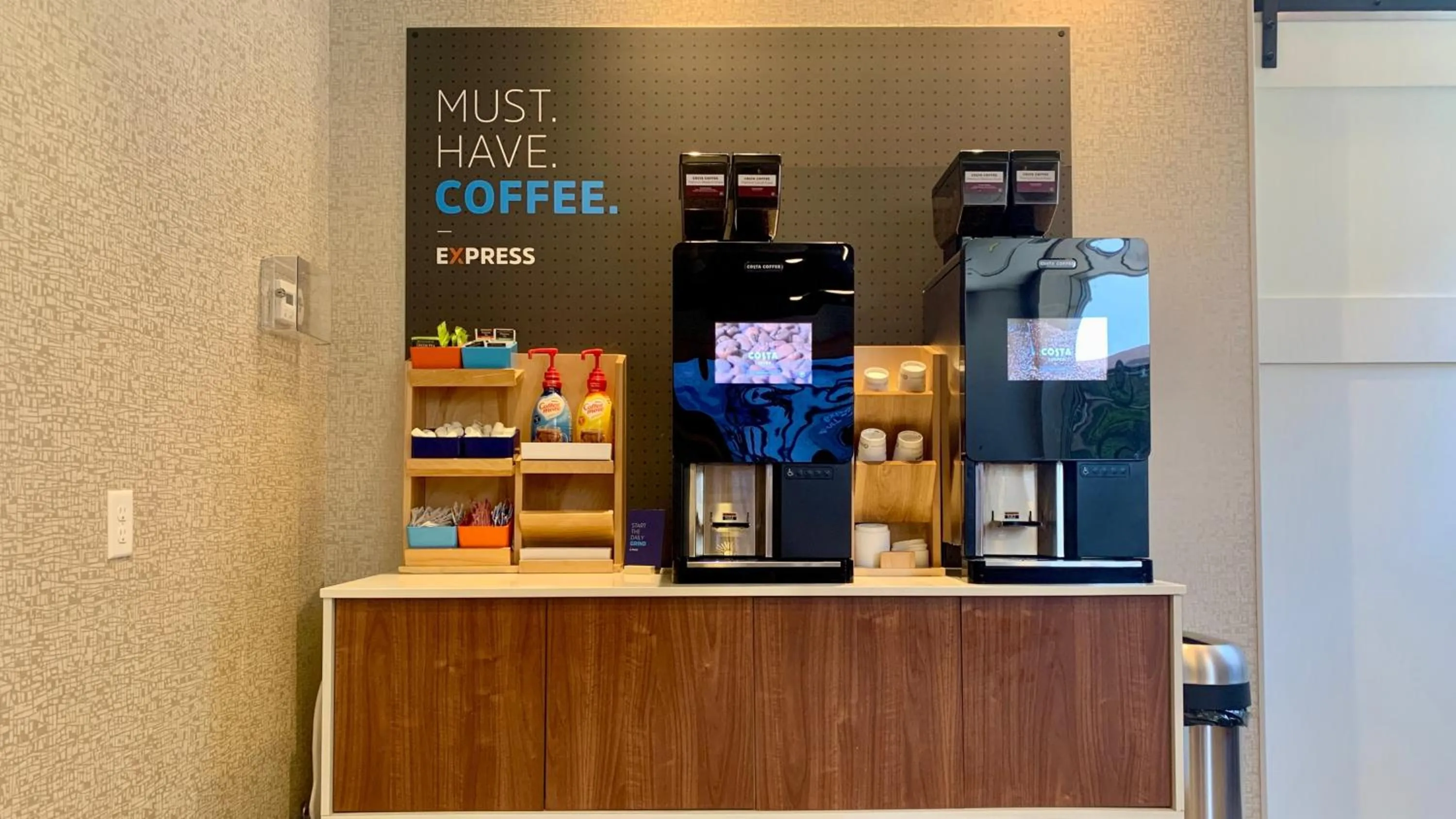 Breakfast in Holiday Inn Express Hotel & Suites Minneapolis-Downtown Convention Center by IHG