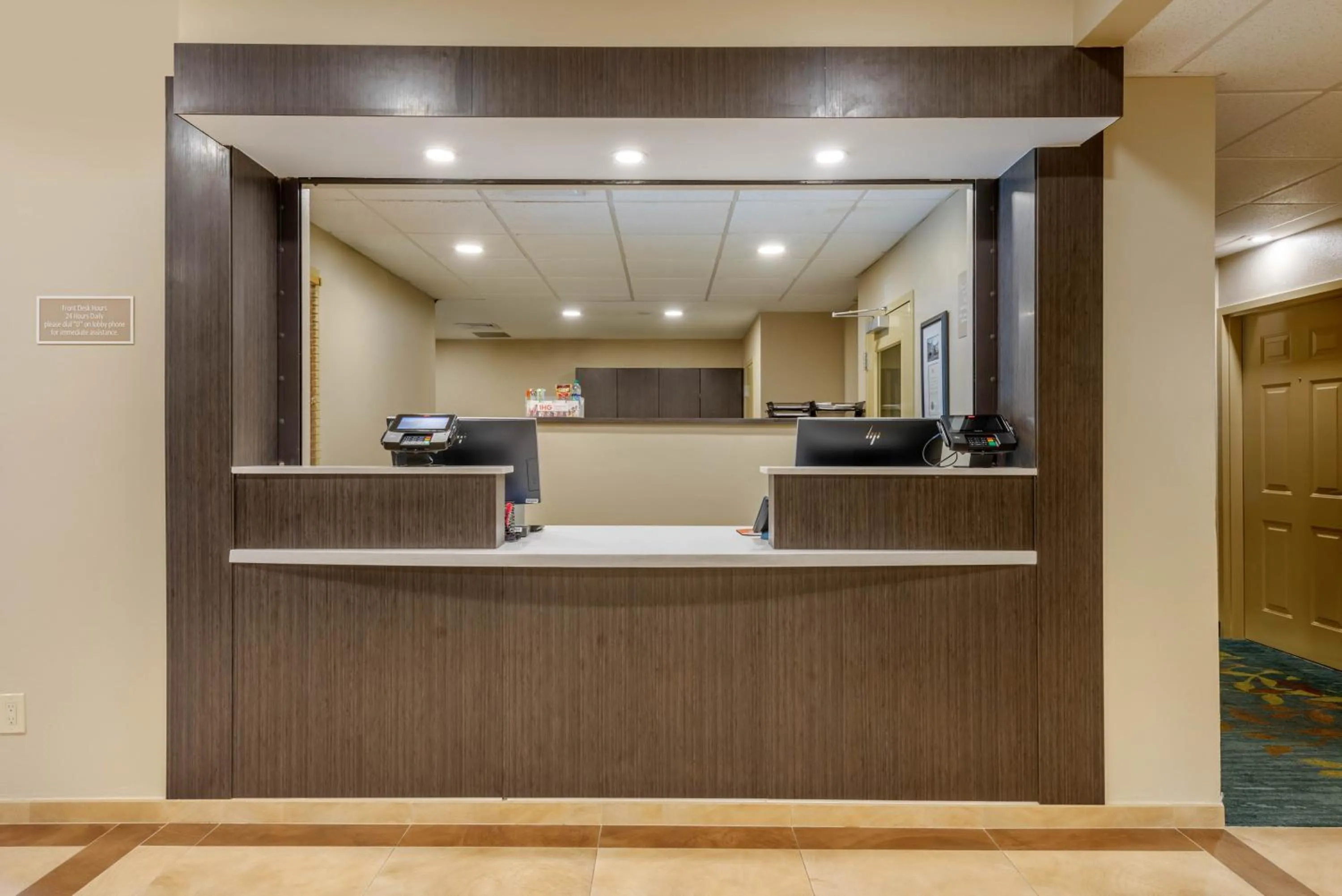 Property building in Candlewood Suites Fort Myers/Sanibel Gateway by IHG