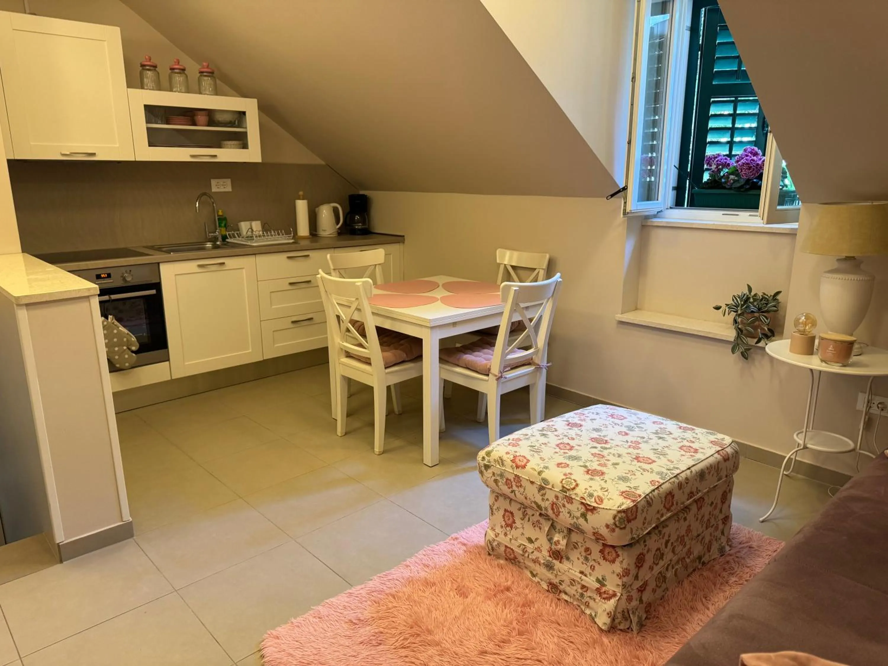 Coffee/tea facilities in Vila Ora