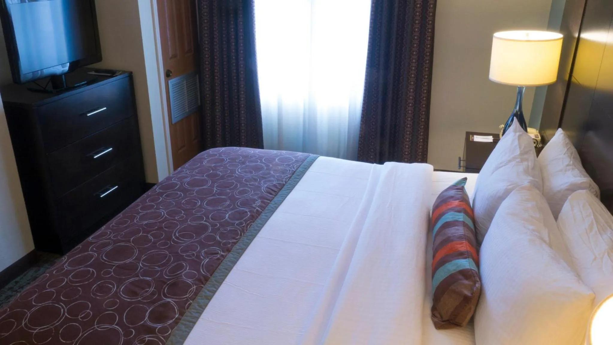 Photo of the whole room, Bed in Staybridge Suites Columbus-Dublin by IHG