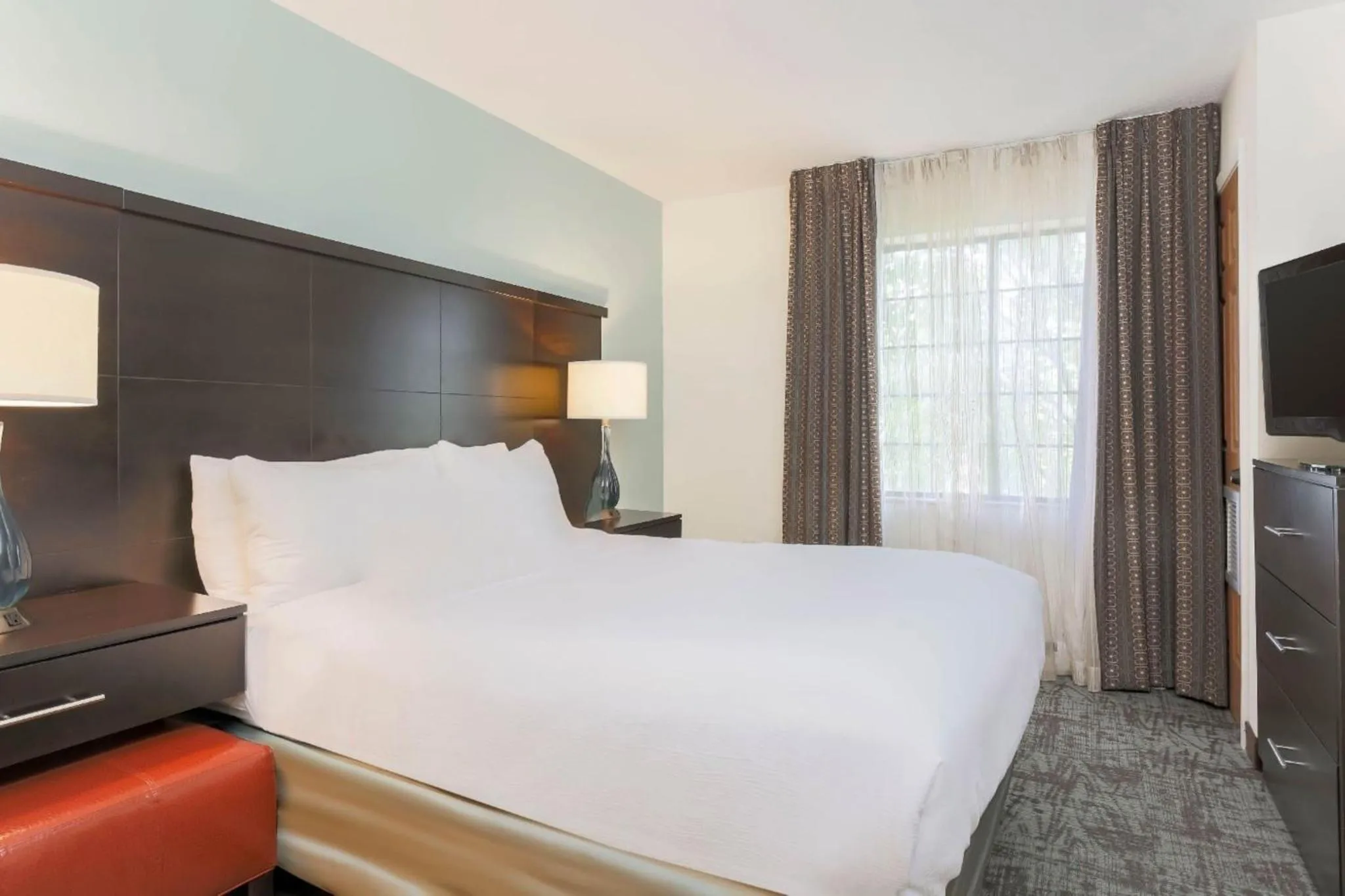 Photo of the whole room, Bed in Staybridge Suites Columbus-Dublin by IHG