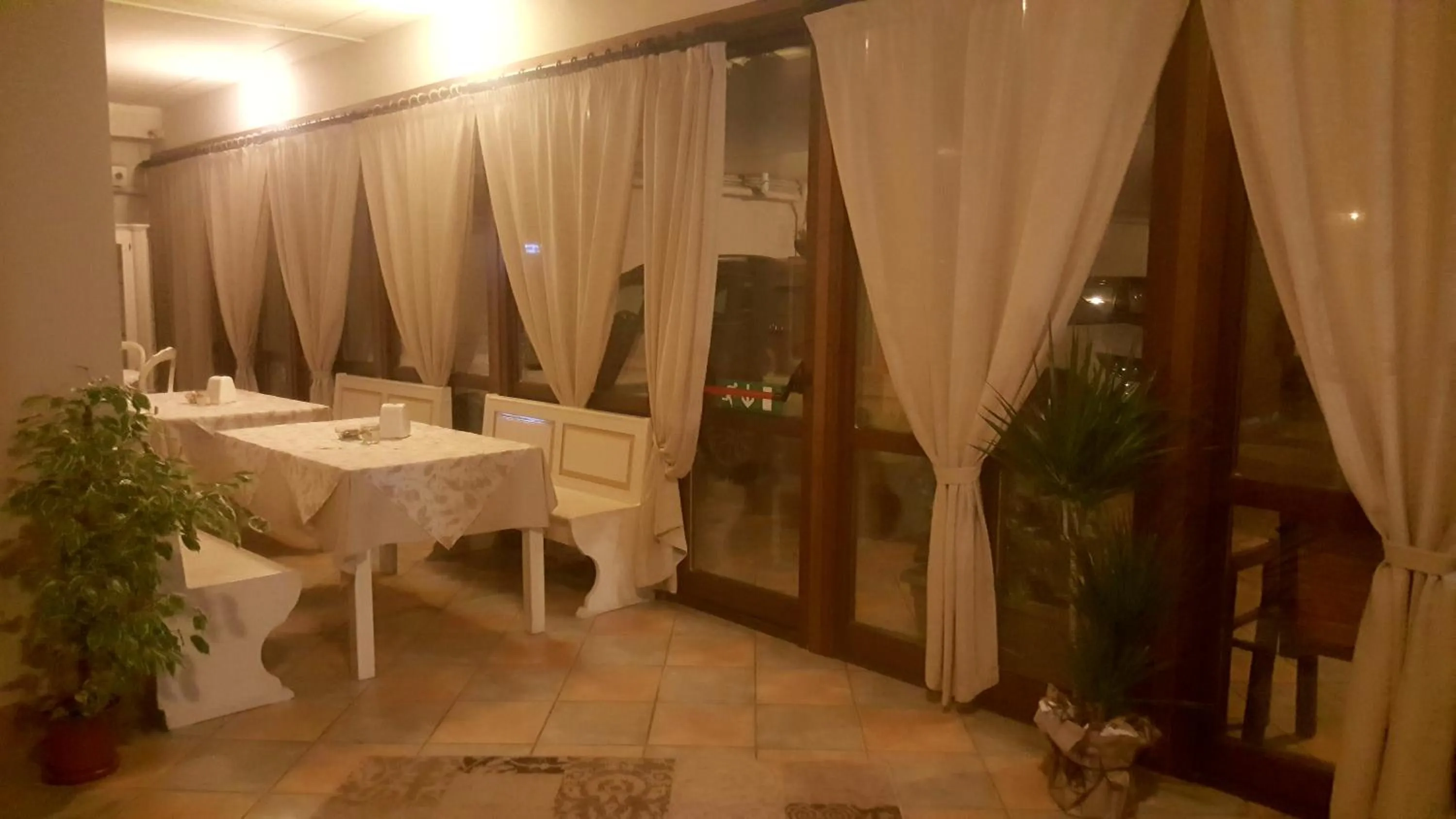 Restaurant/places to eat in Hotel Trotter