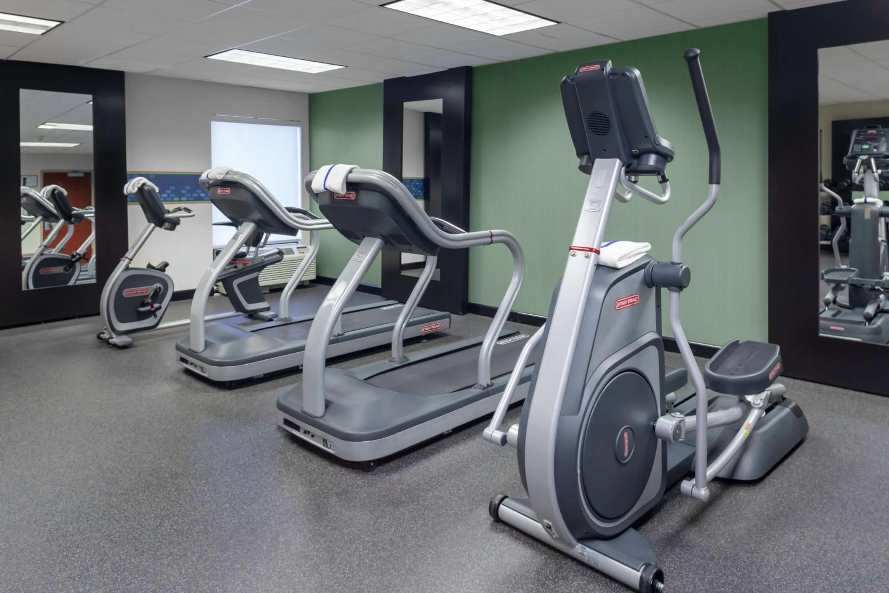 Fitness centre/facilities in Hampton Inn Woodbridge