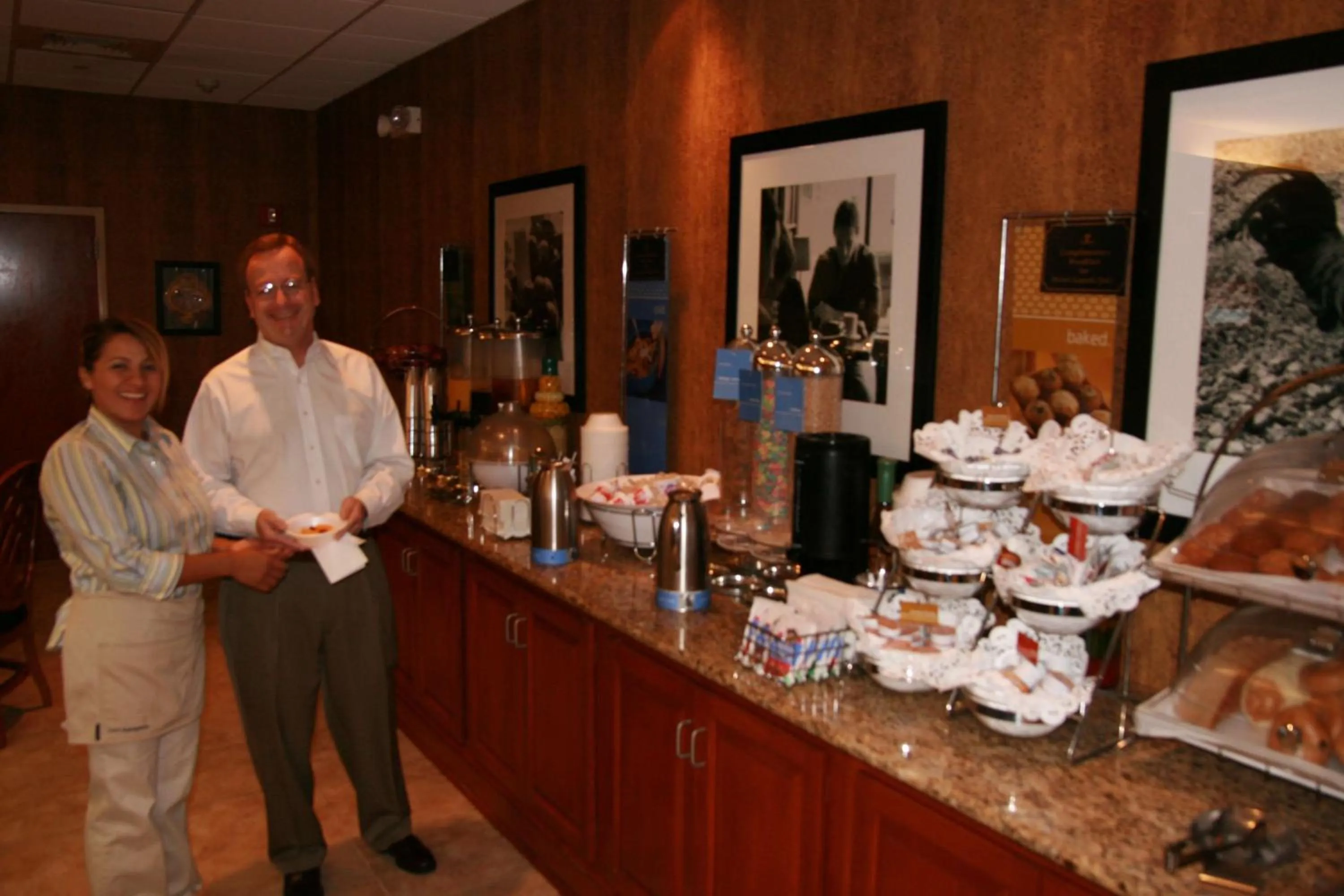 Dining area in Hampton Inn Woodbridge