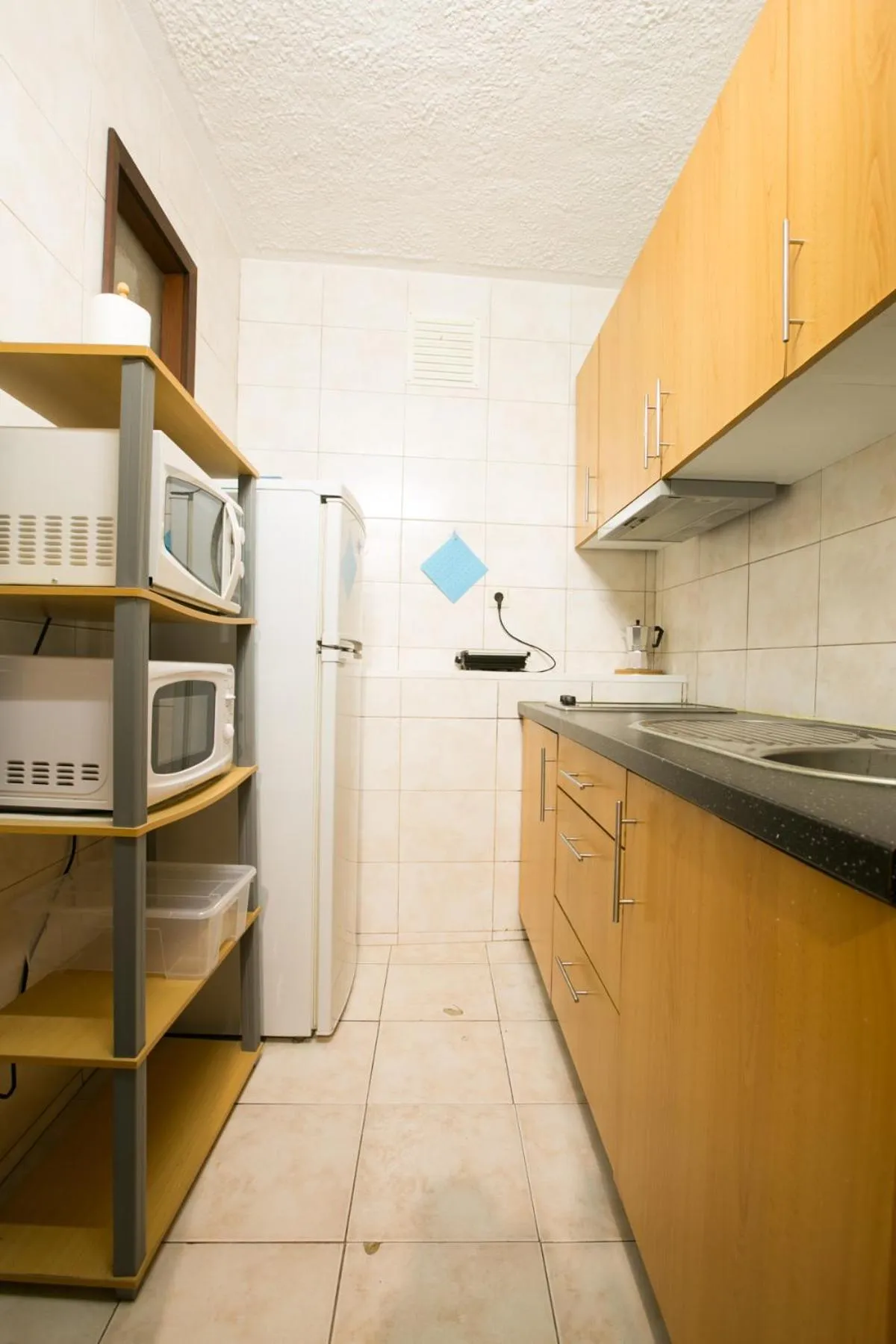 Kitchen or kitchenette in Douro Surf Hostel