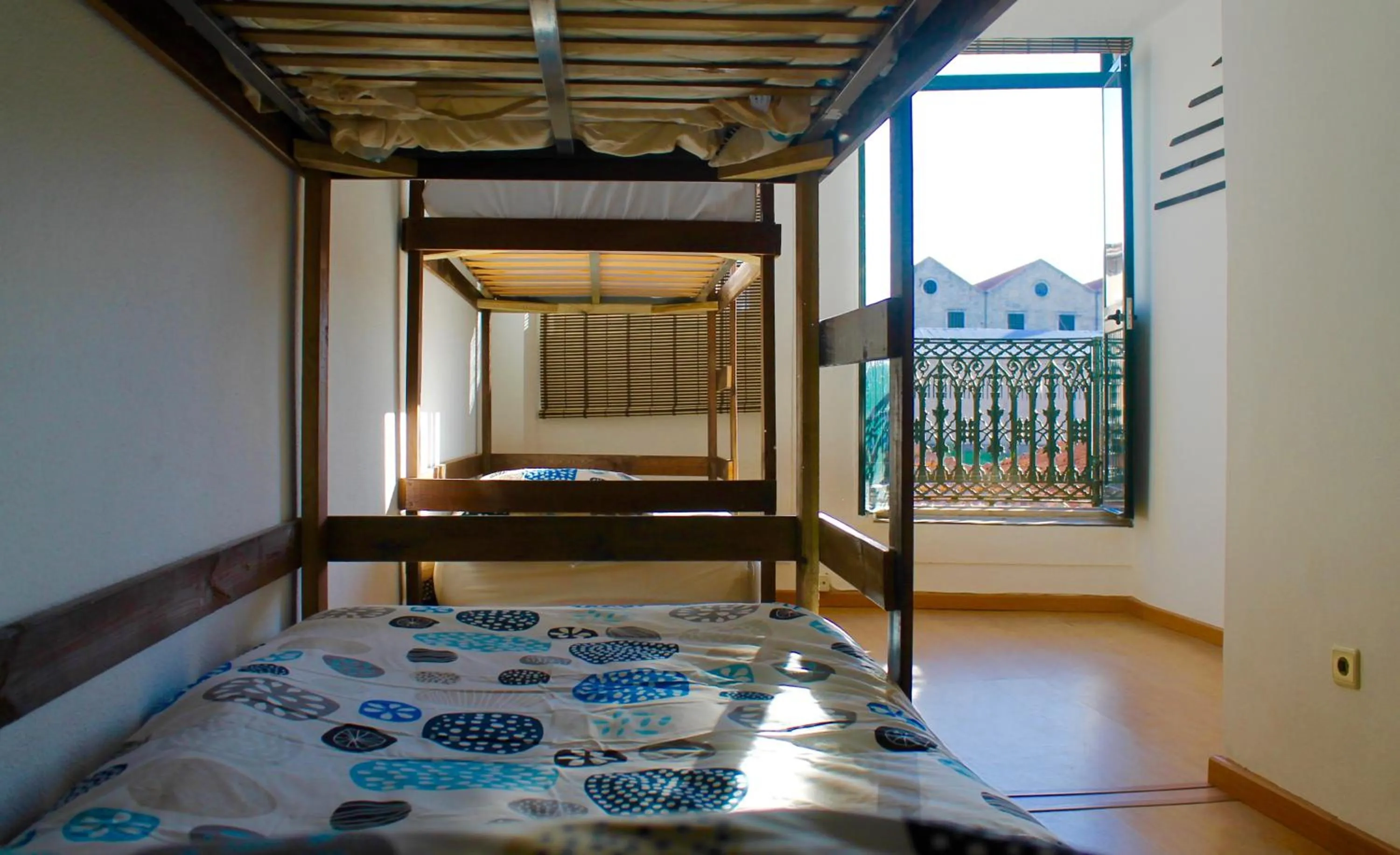 City view, Bed in Douro Surf Hostel