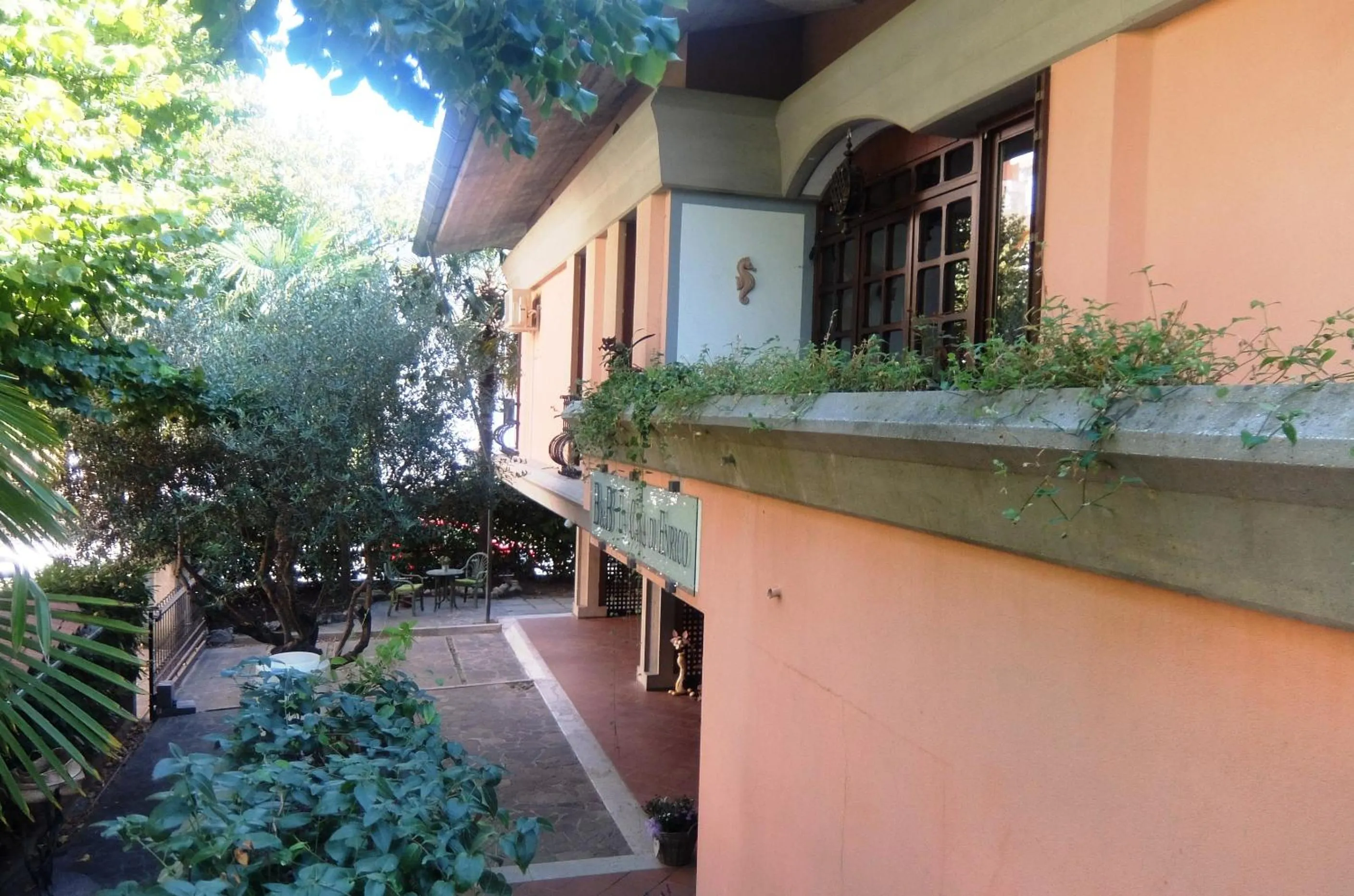 Facade/entrance in La Casa di Enrico