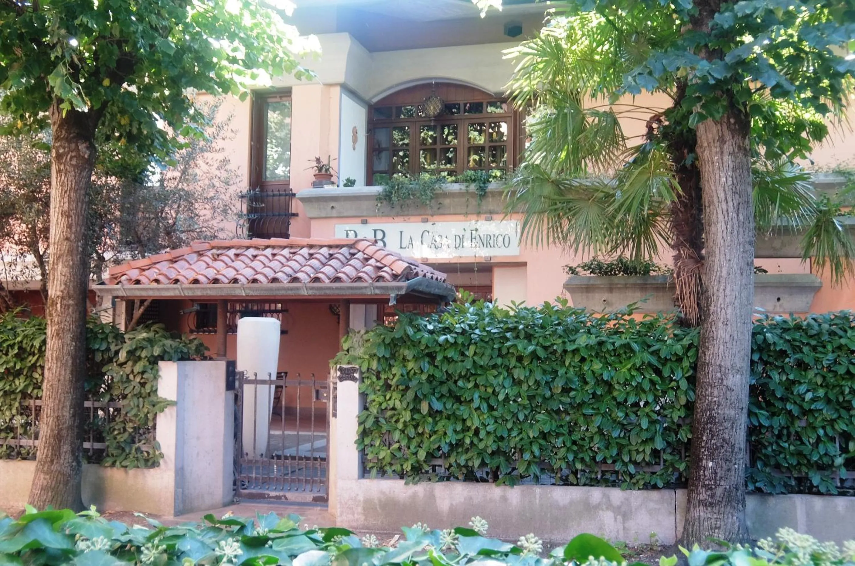 Facade/entrance in La Casa di Enrico