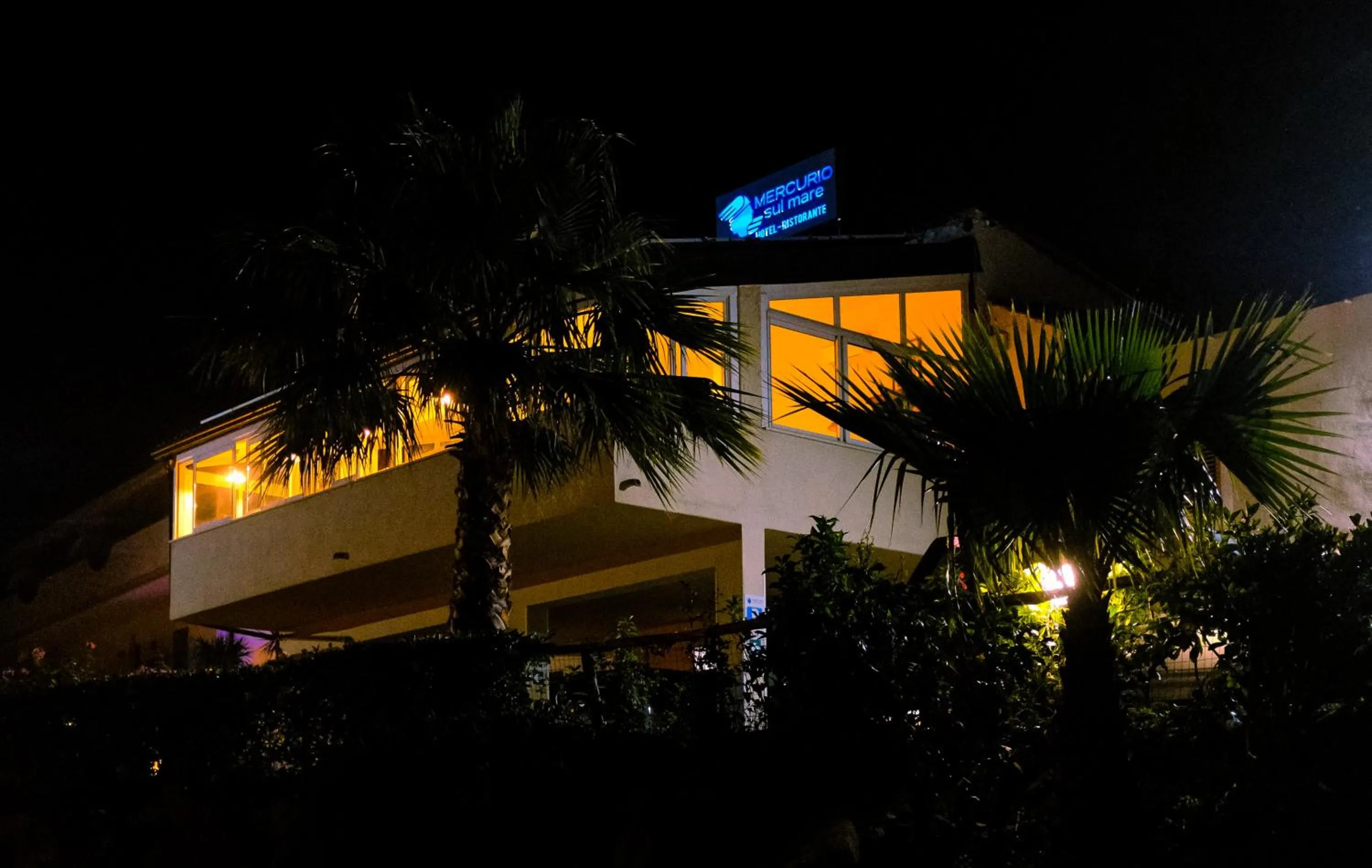 Property building in HOTEL MERCURIO SUL MARE - Fish restaurant and private beach