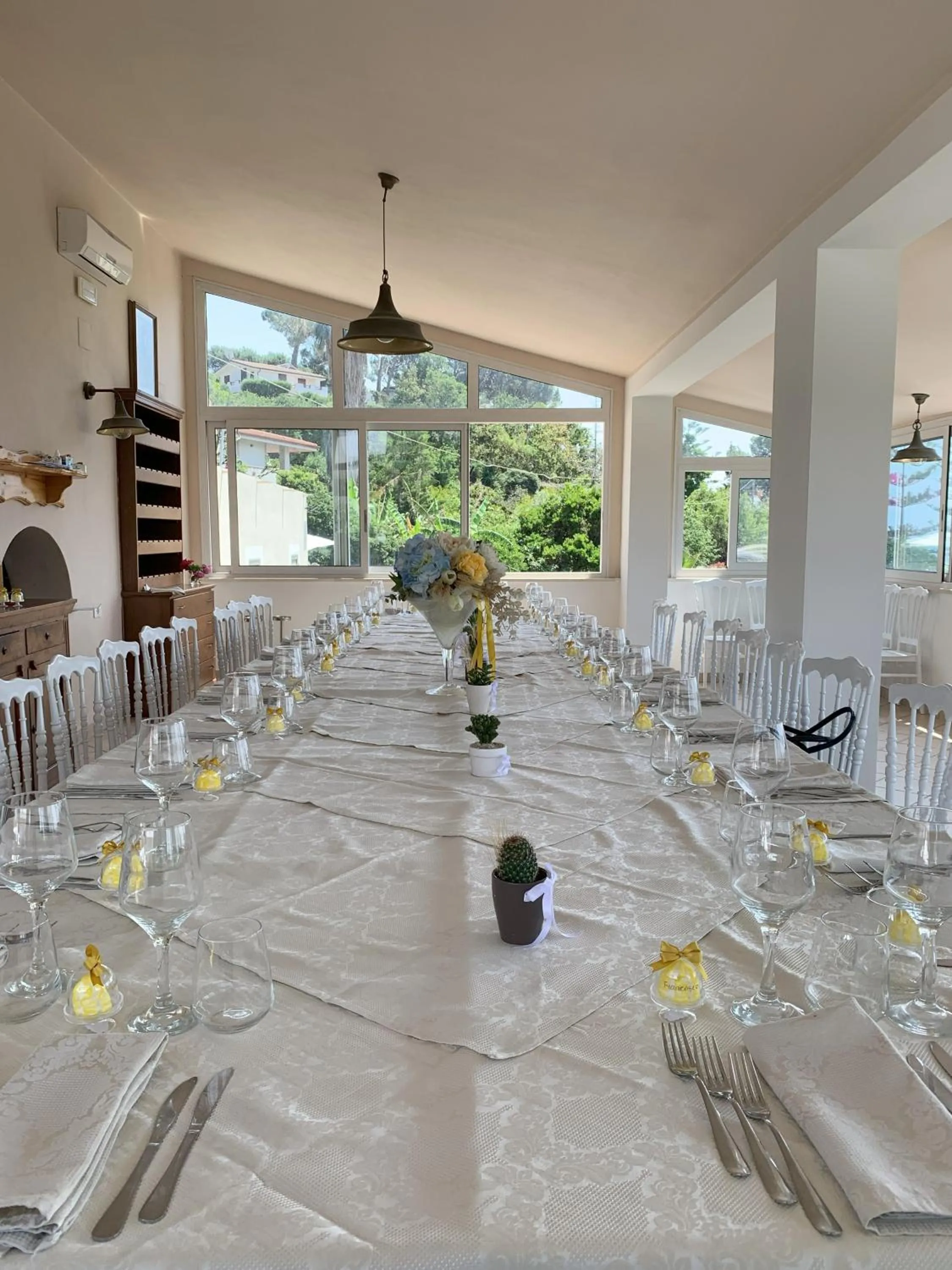 Restaurant/places to eat in HOTEL MERCURIO SUL MARE - Fish restaurant and private beach