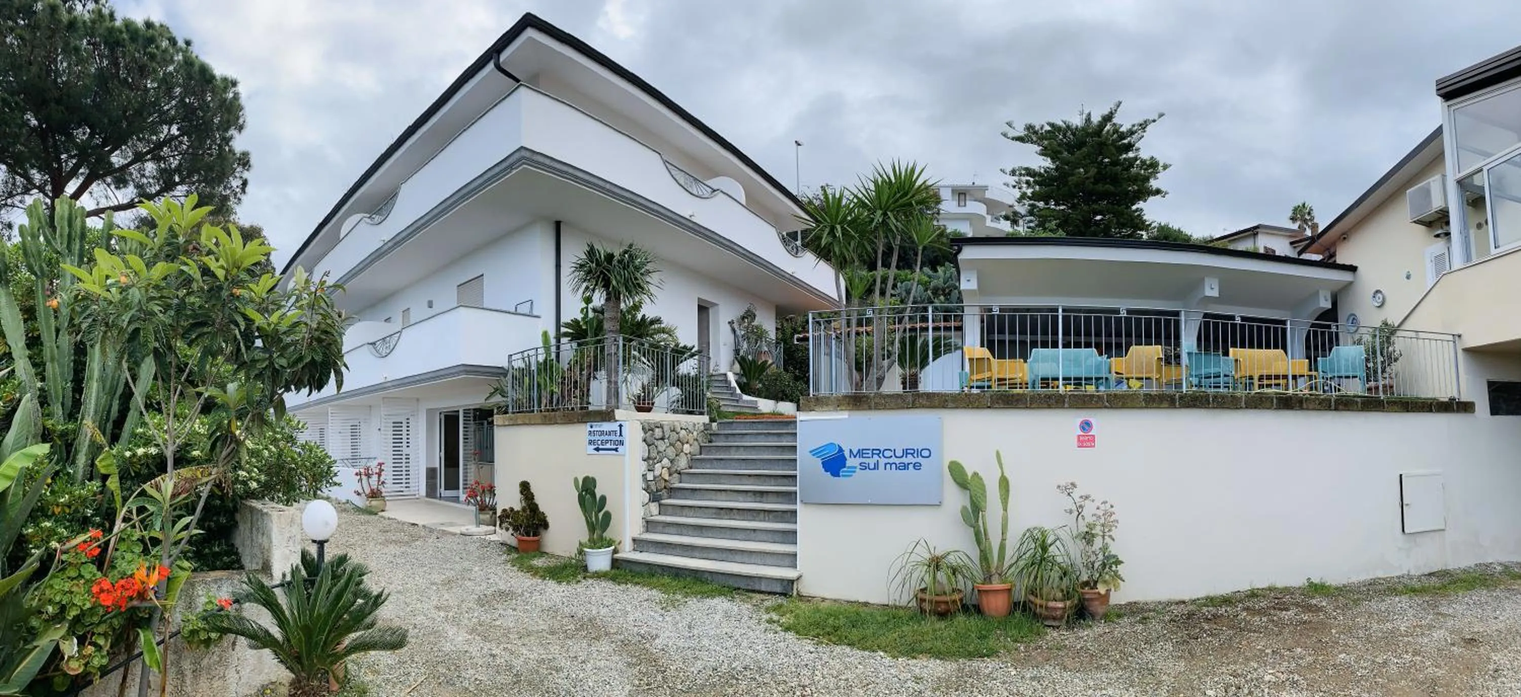 Restaurant/places to eat in HOTEL MERCURIO SUL MARE - Fish restaurant and private beach