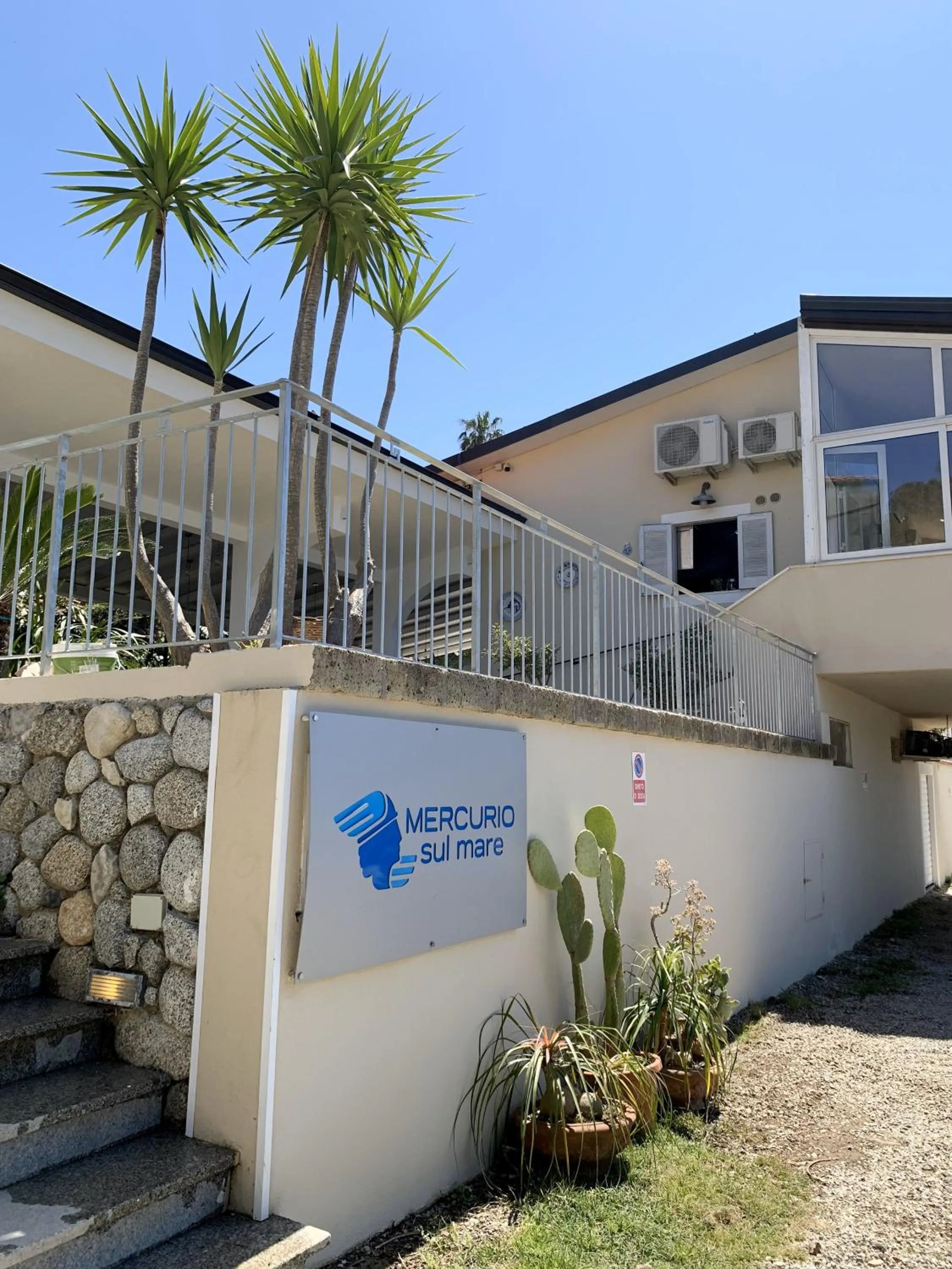 Property building in HOTEL MERCURIO SUL MARE - Fish restaurant and private beach