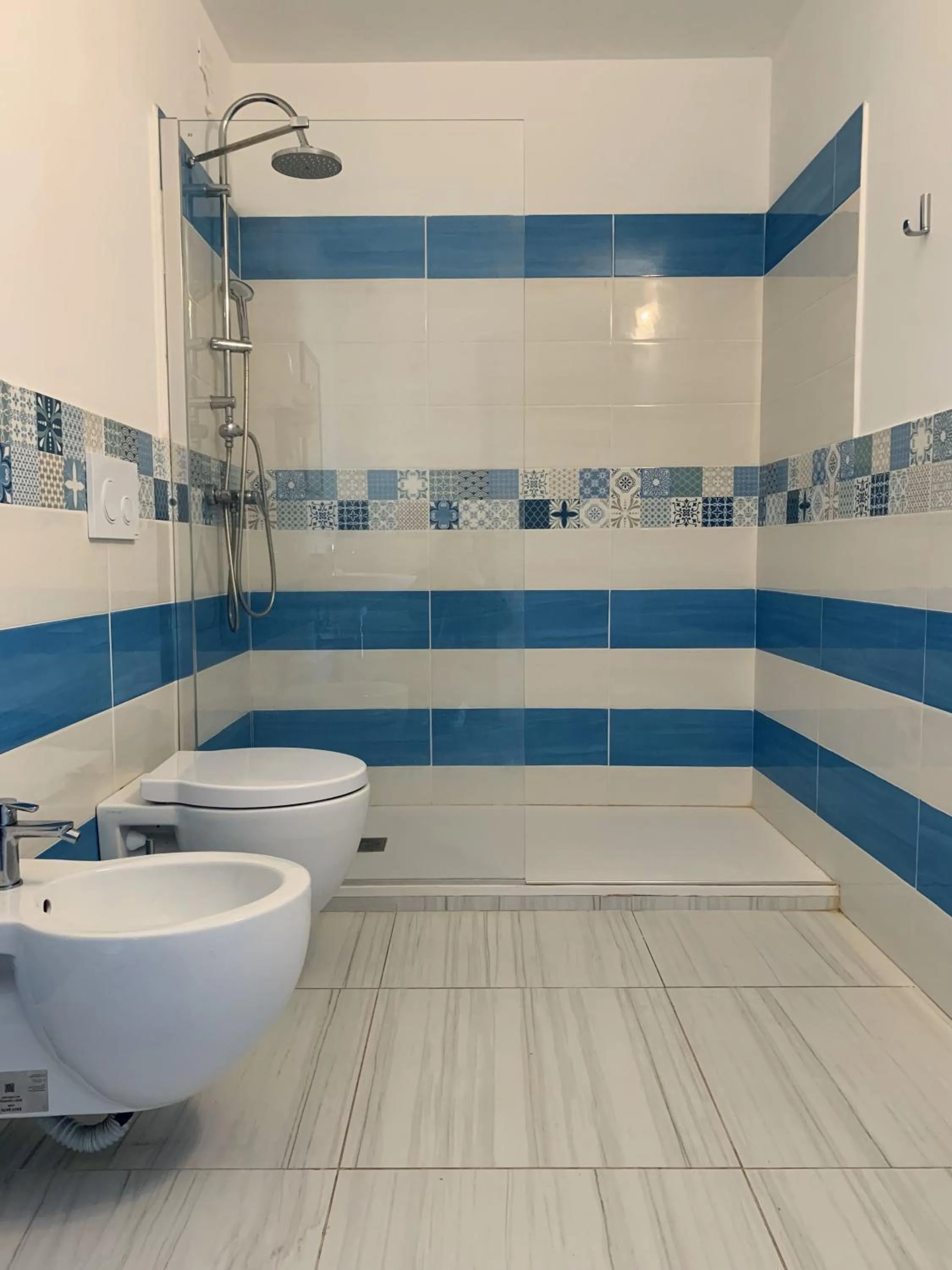 Bathroom in HOTEL MERCURIO SUL MARE - Fish restaurant and private beach