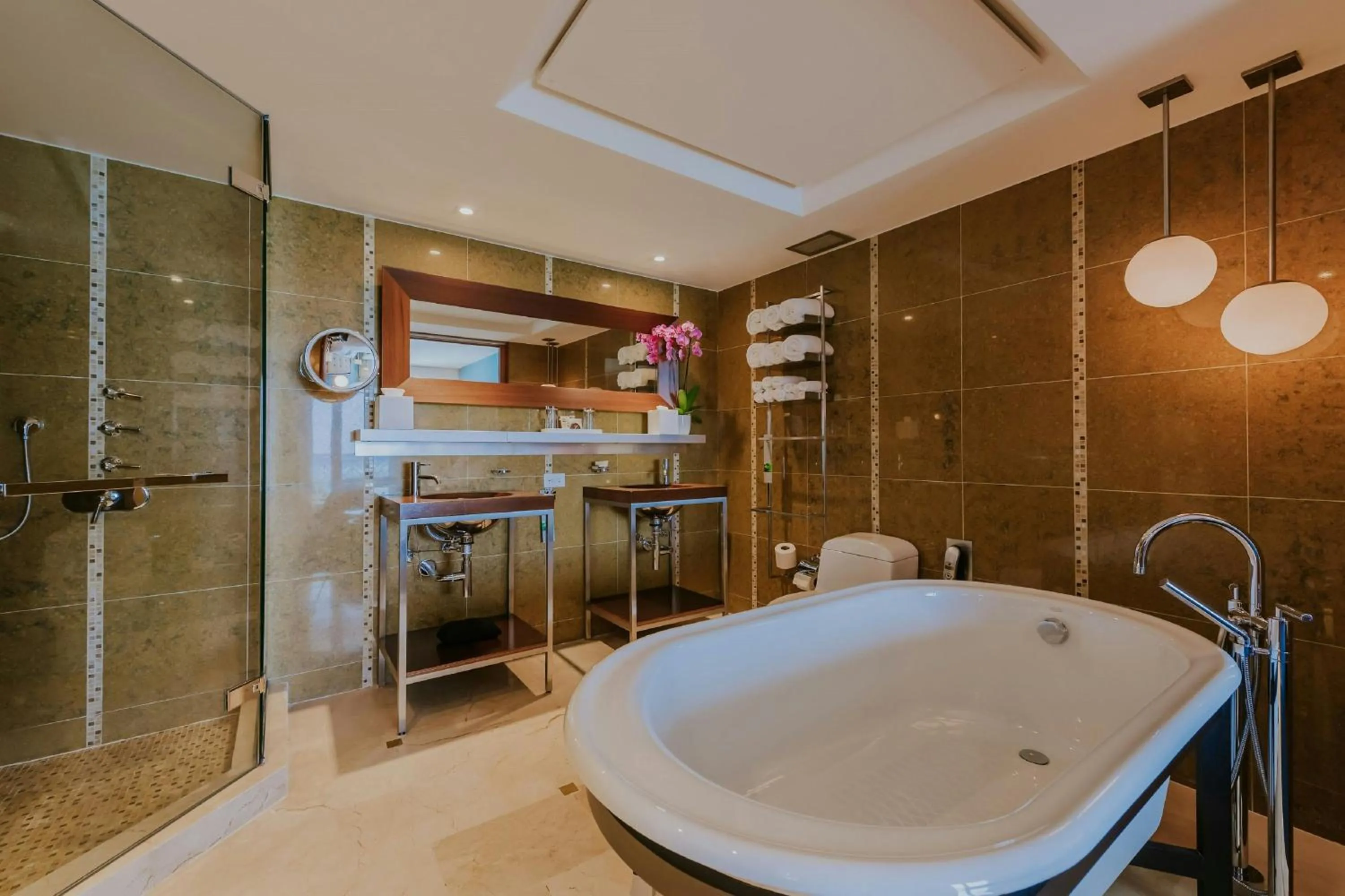 Bathroom in Renaissance Wind Creek Aruba Resort