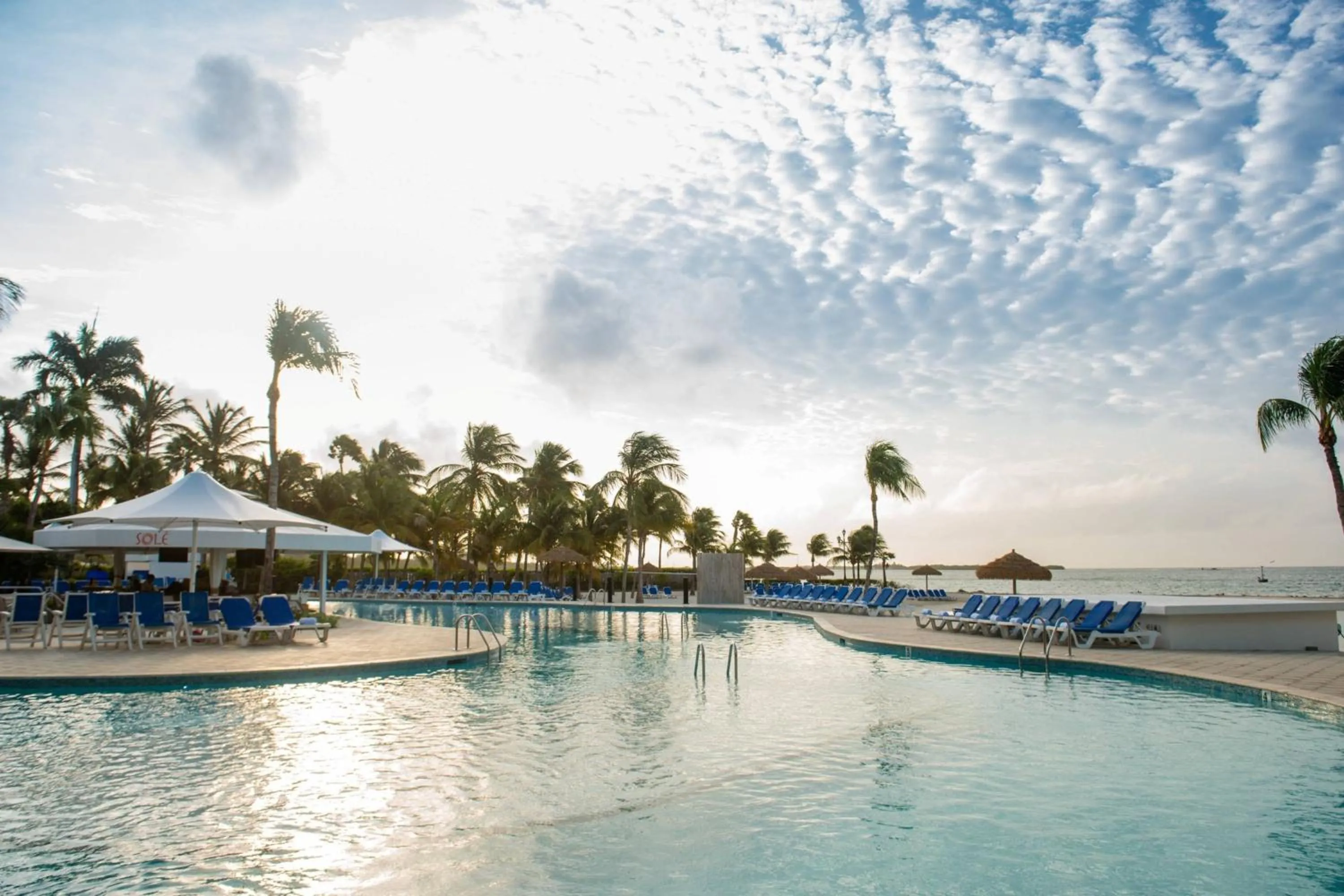 Swimming pool in Renaissance Wind Creek Aruba Resort