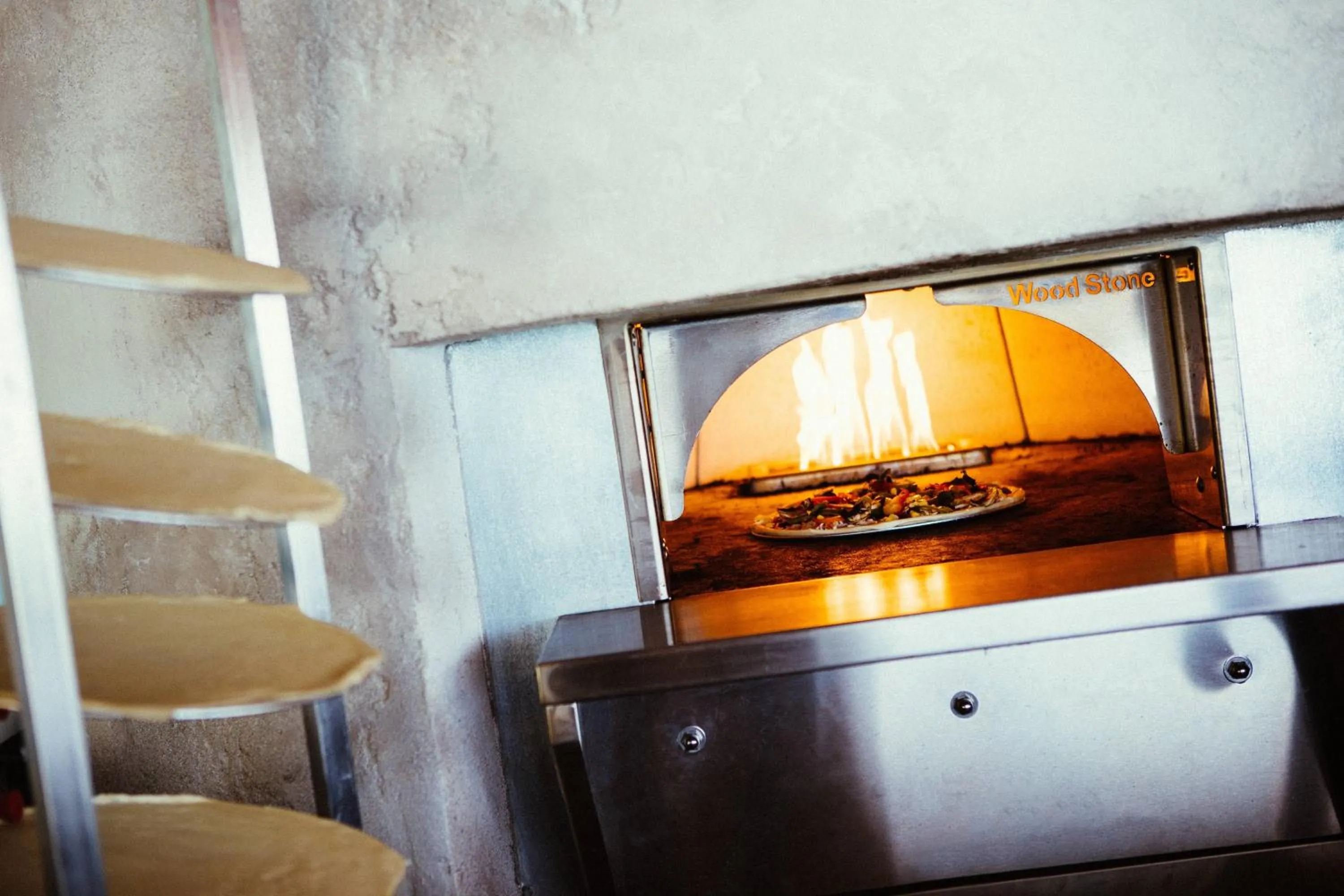 Lounge or bar in Renaissance Wind Creek Aruba Resort