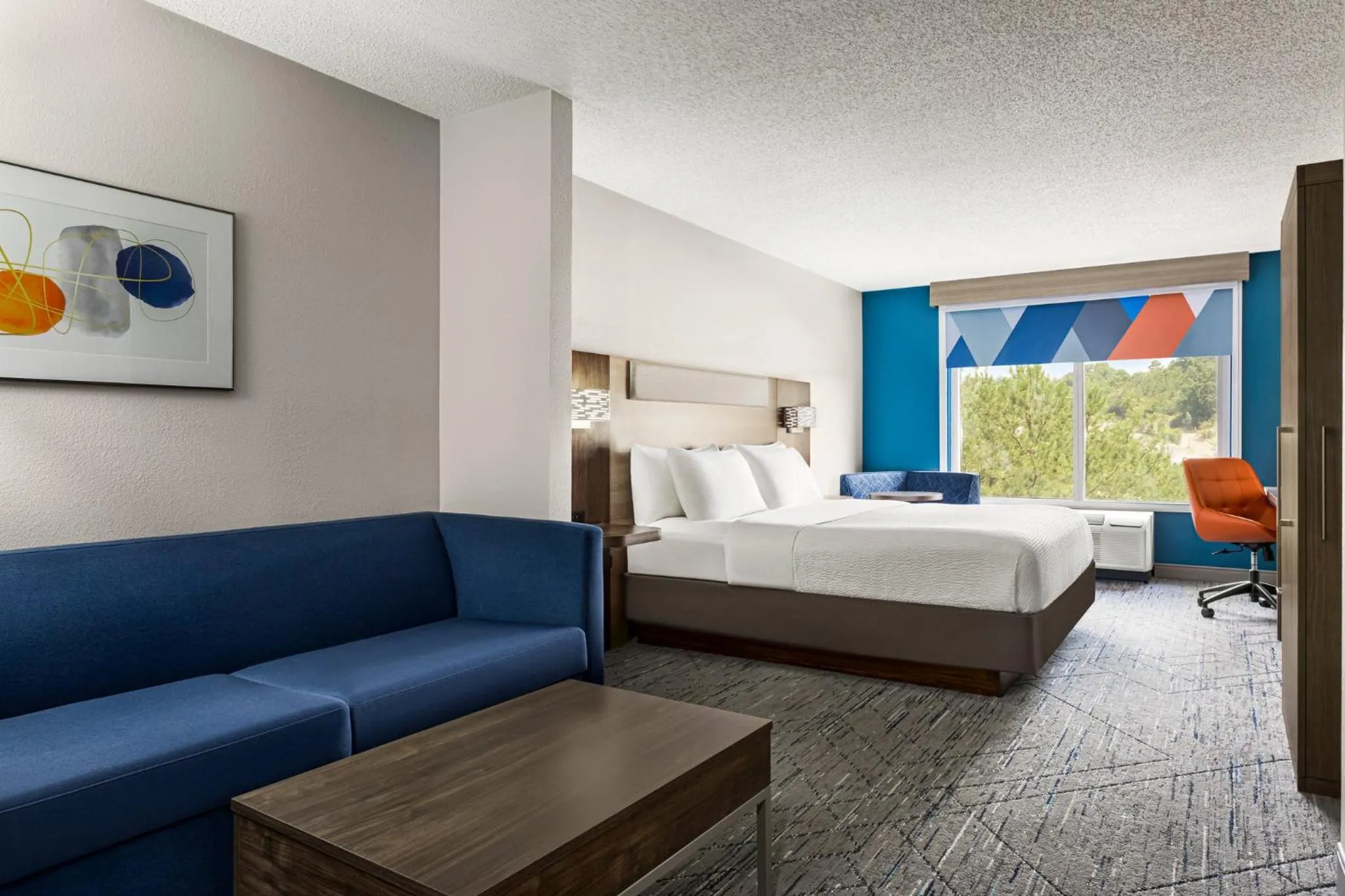 Photo of the whole room, Bed in Holiday Inn Express Birmingham Irondale East by IHG