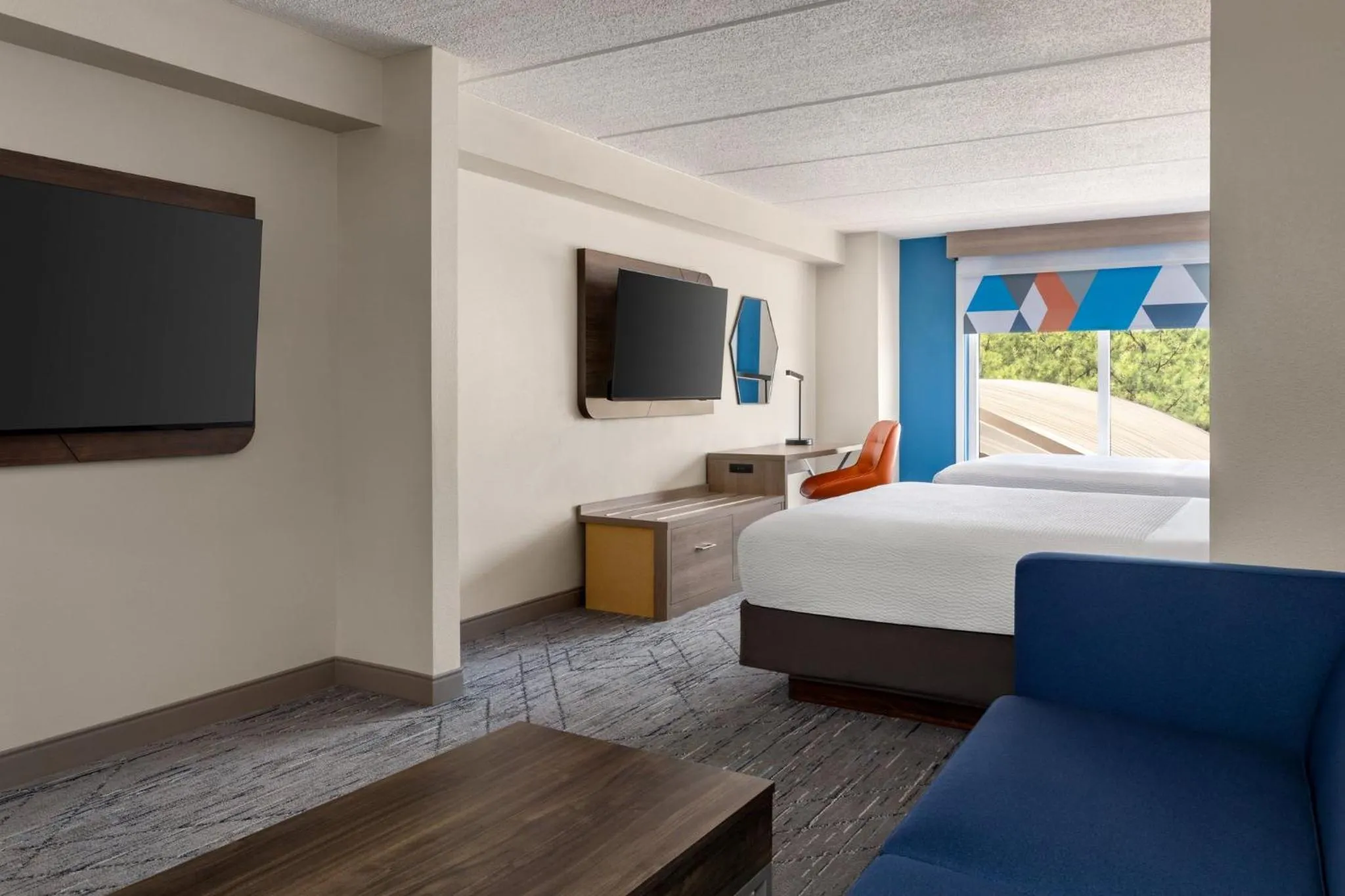 Photo of the whole room, Bed in Holiday Inn Express Birmingham Irondale East by IHG