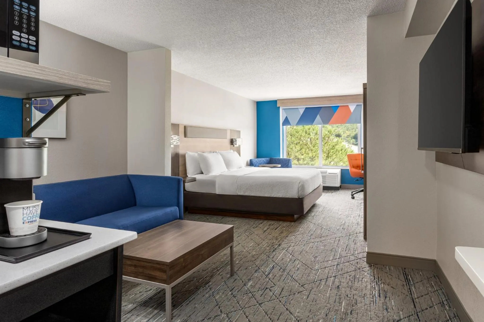 Photo of the whole room, Bed in Holiday Inn Express Birmingham Irondale East by IHG