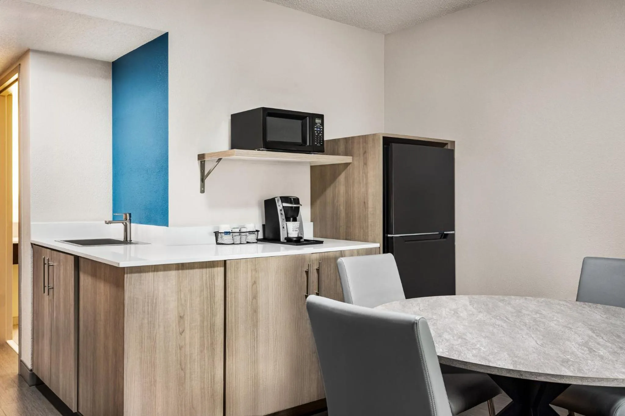 Photo of the whole room in Holiday Inn Express Birmingham Irondale East by IHG