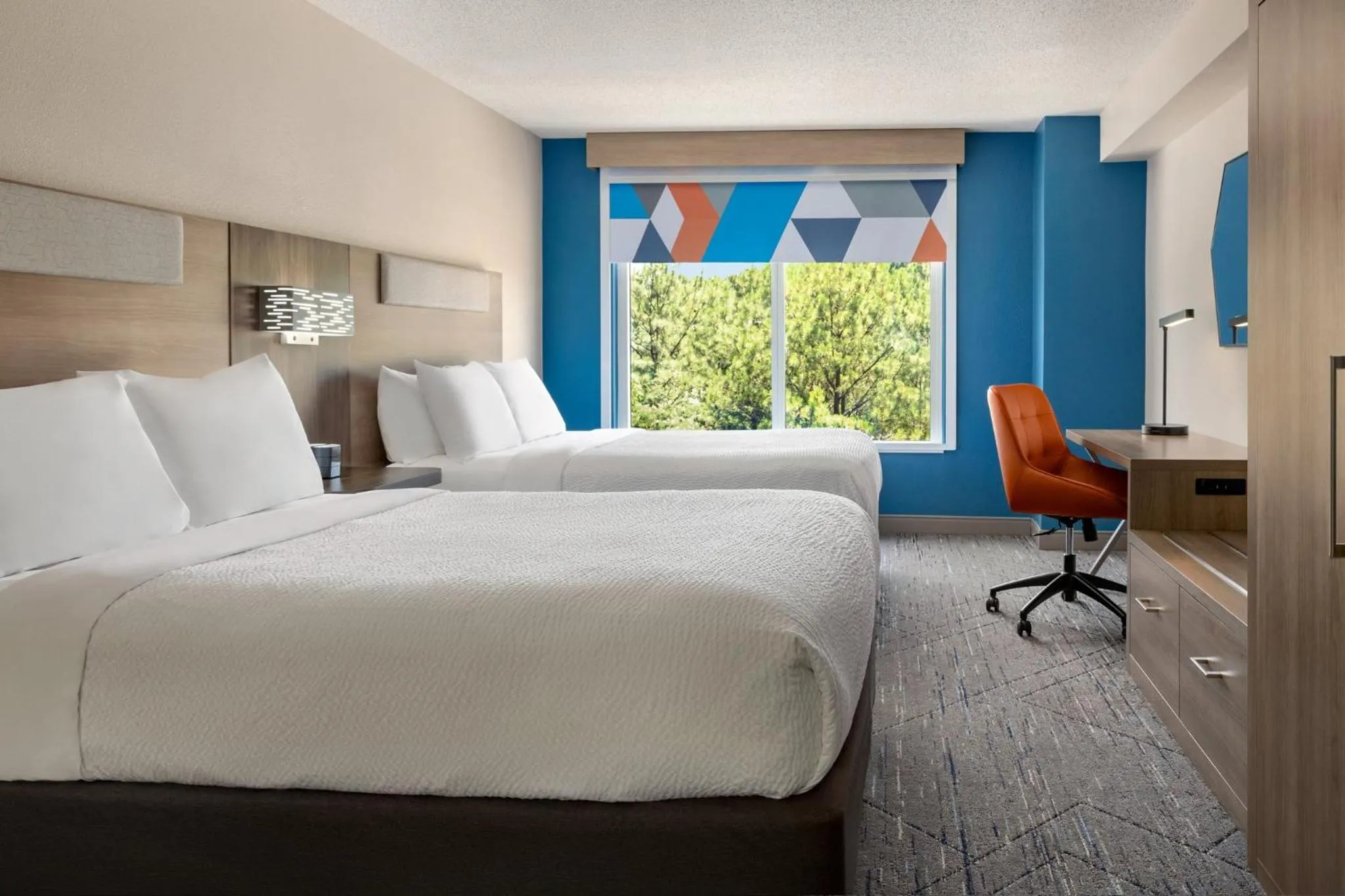 Photo of the whole room, Bed in Holiday Inn Express Birmingham Irondale East by IHG