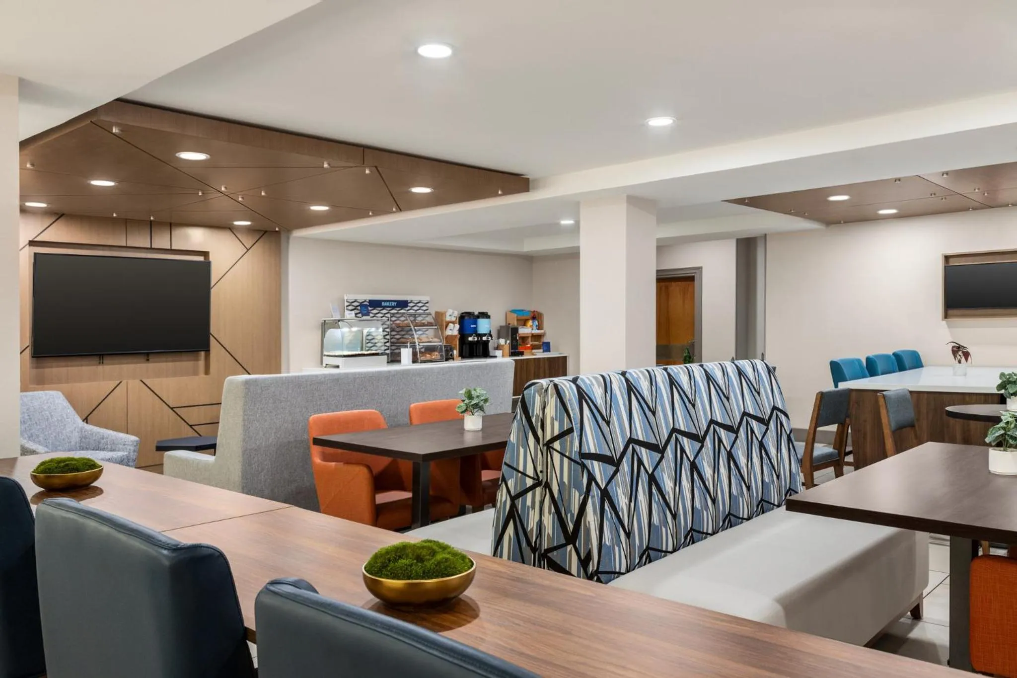 Breakfast in Holiday Inn Express Birmingham Irondale East by IHG