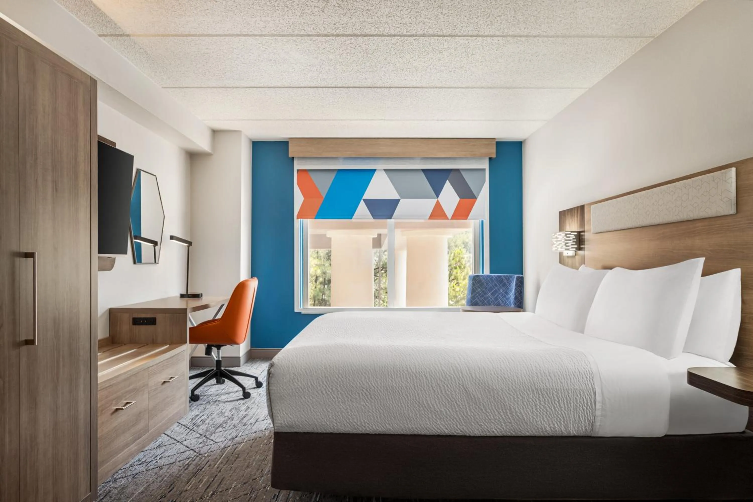 Bed in Holiday Inn Express Birmingham Irondale East by IHG