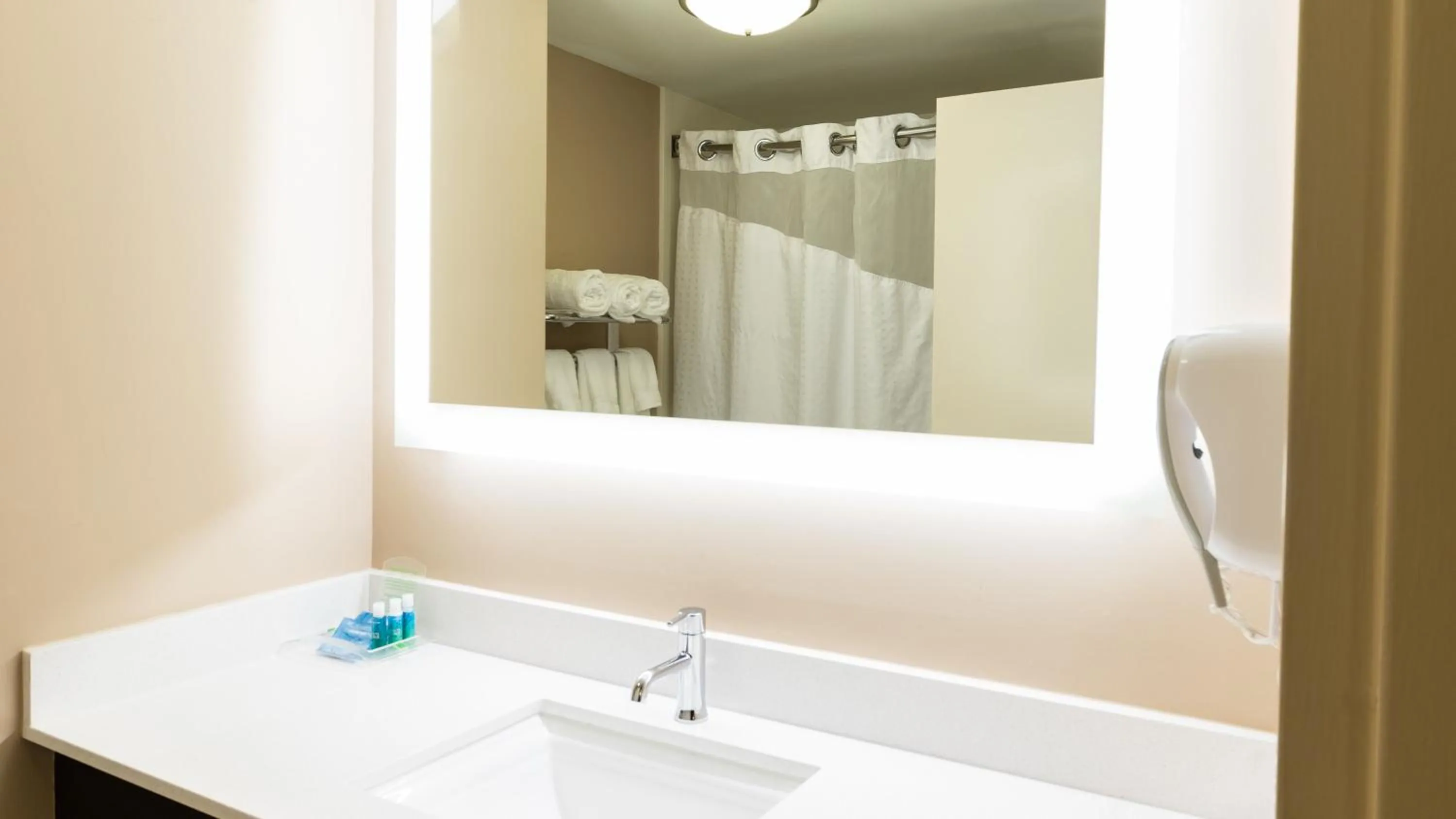 Bathroom in Holiday Inn Express Birmingham Irondale East by IHG