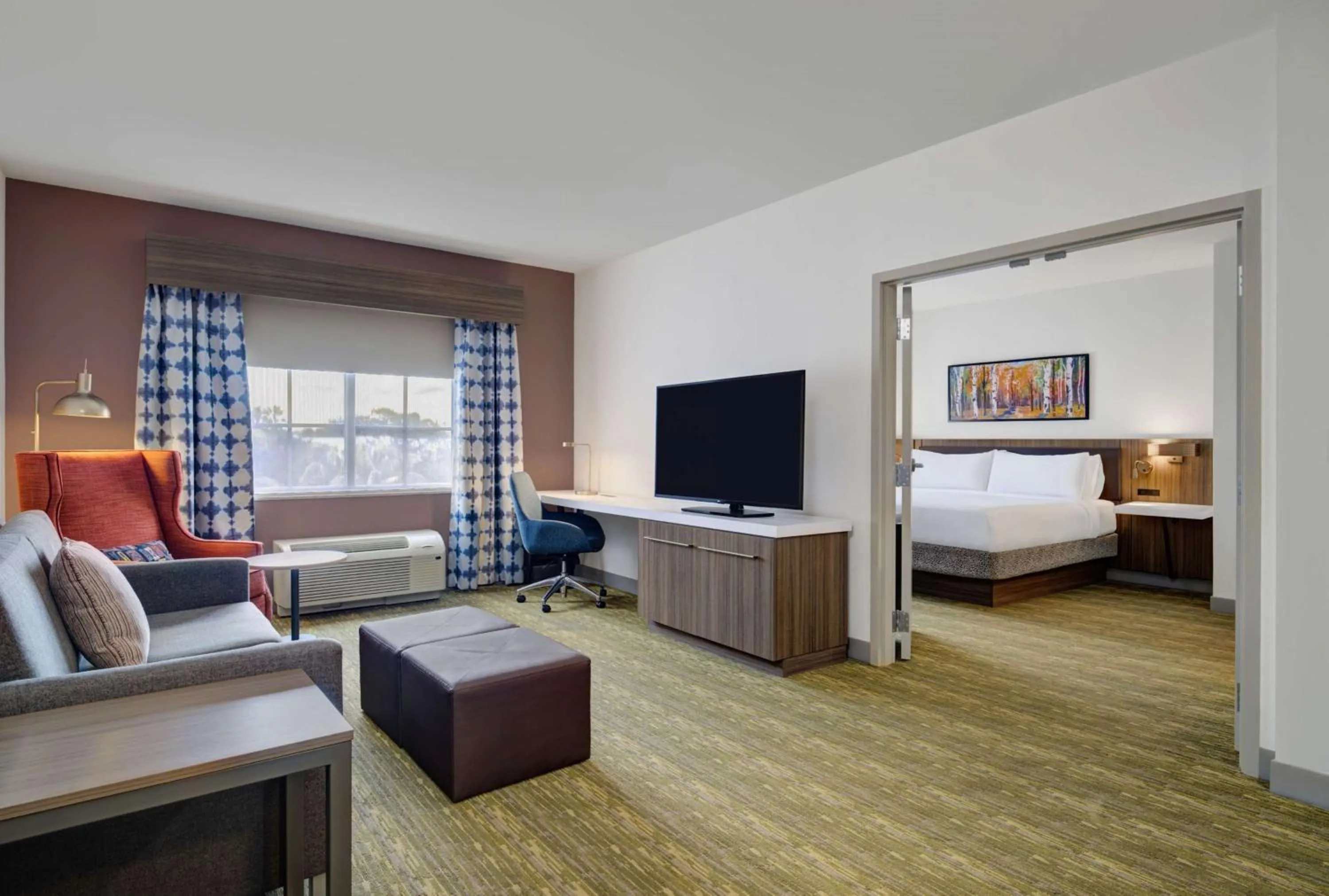 Living room, Bed in Hilton Garden Inn at PGA Village/Port St. Lucie