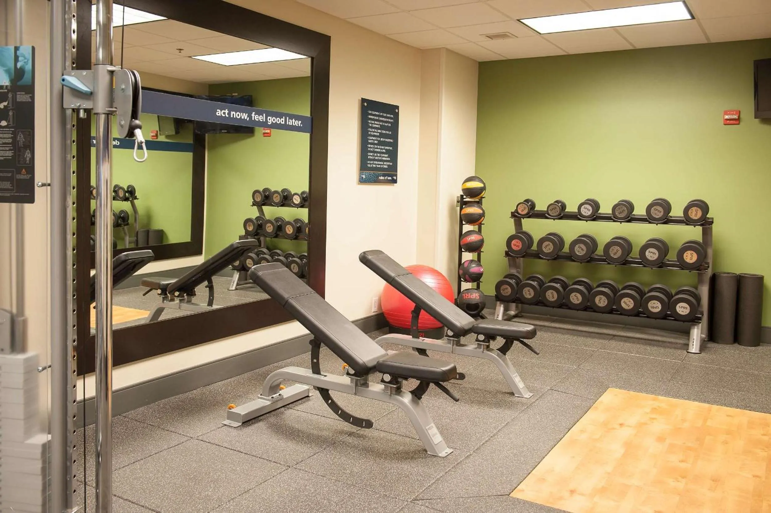 Fitness centre/facilities in Hampton Inn Pensacola-Airport
