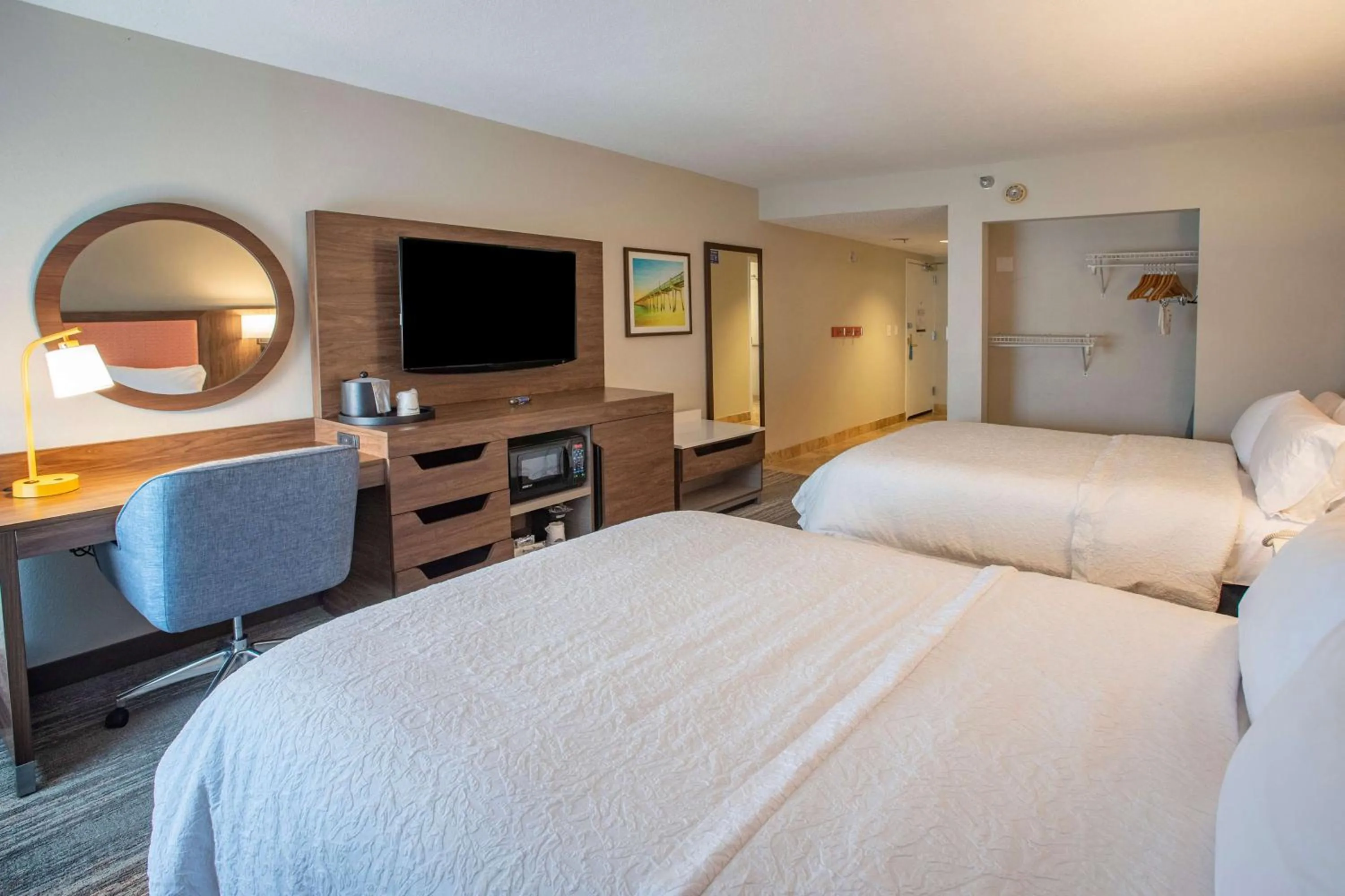 Bedroom, Bed in Hampton Inn Pensacola-Airport