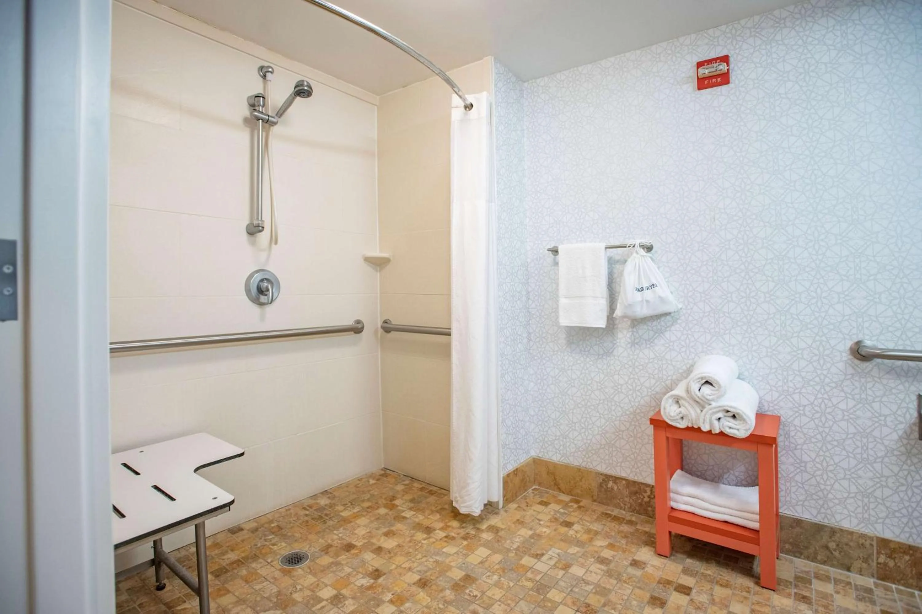 Bathroom in Hampton Inn Pensacola-Airport