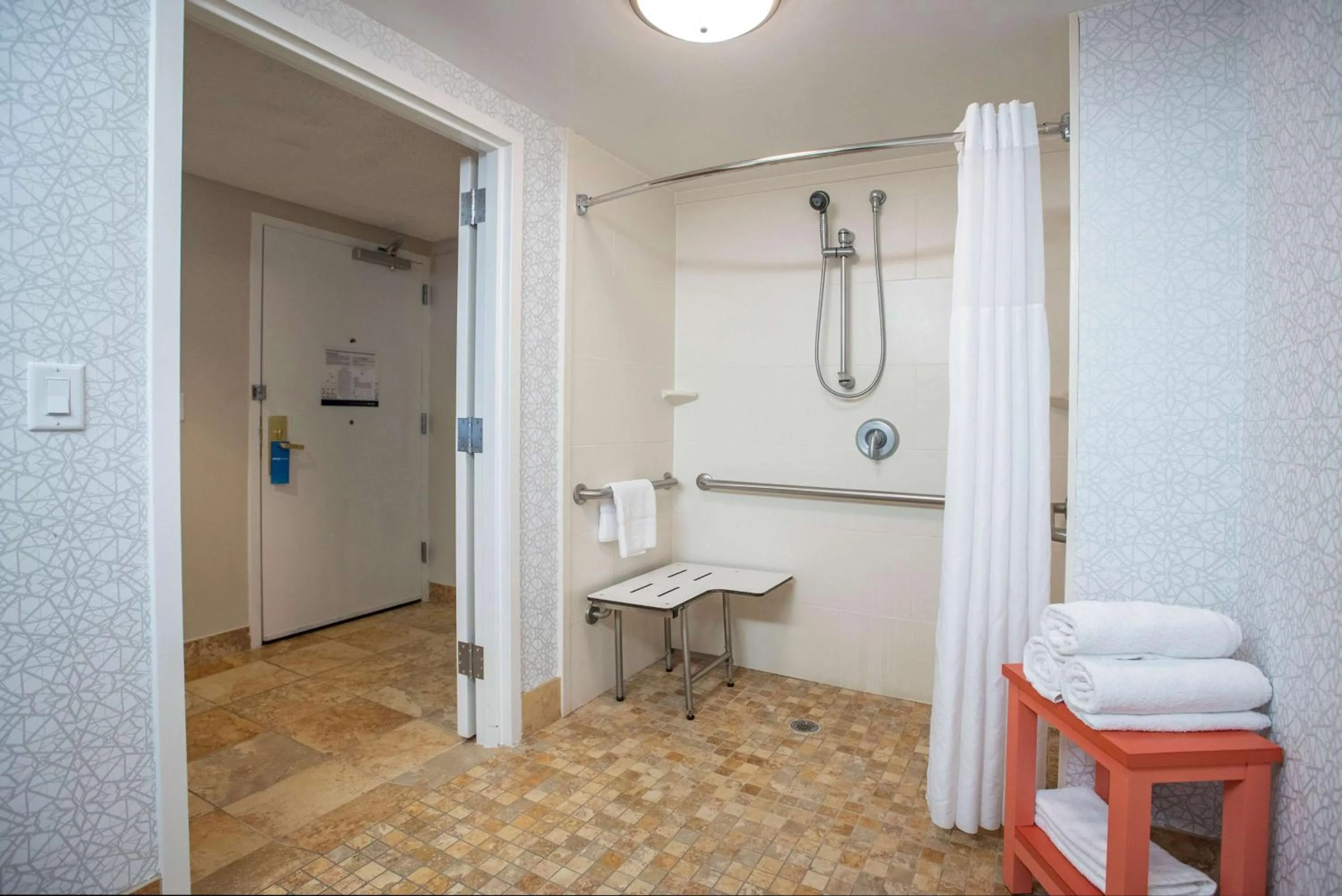 Bathroom in Hampton Inn Pensacola-Airport