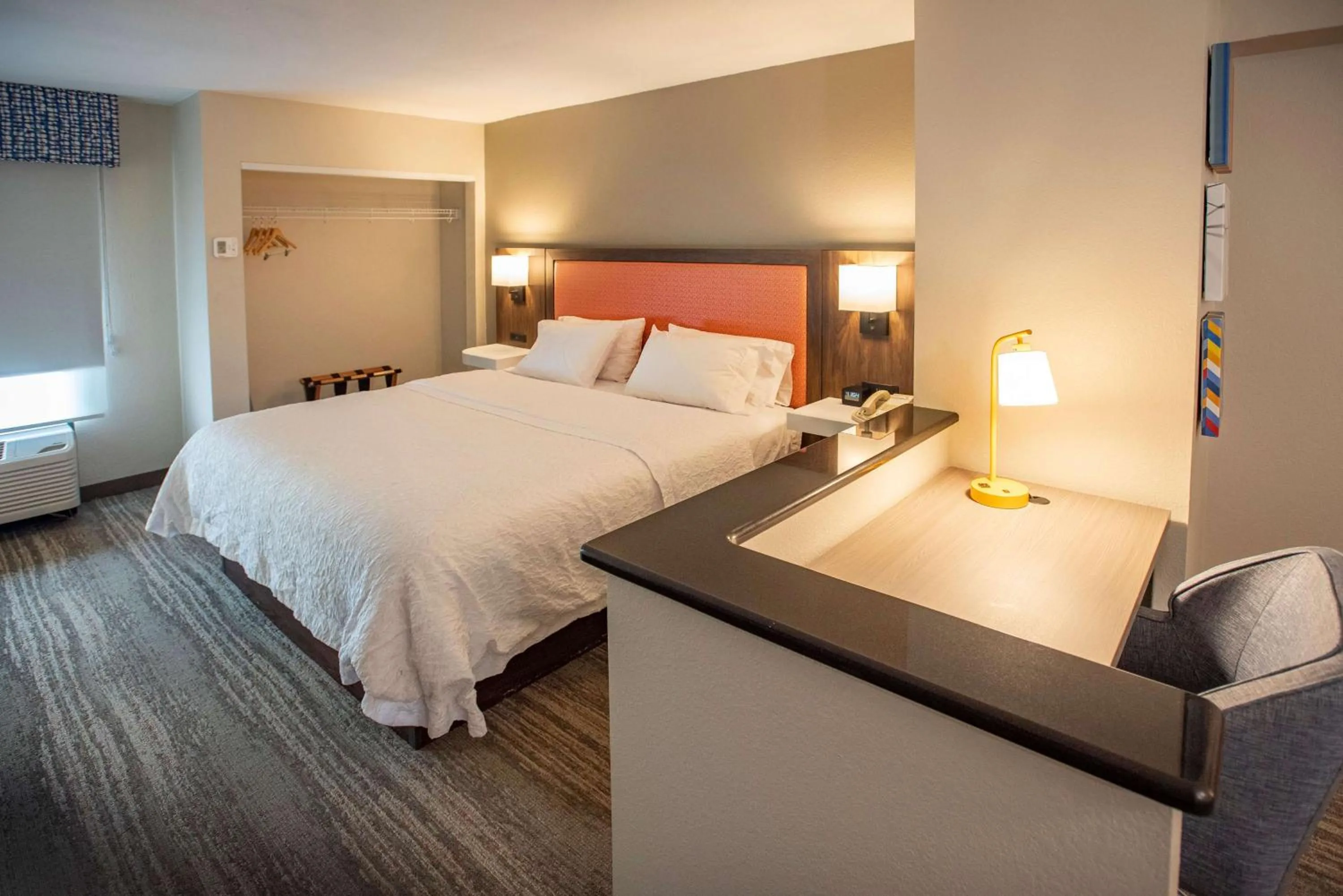 Bed in Hampton Inn Pensacola-Airport