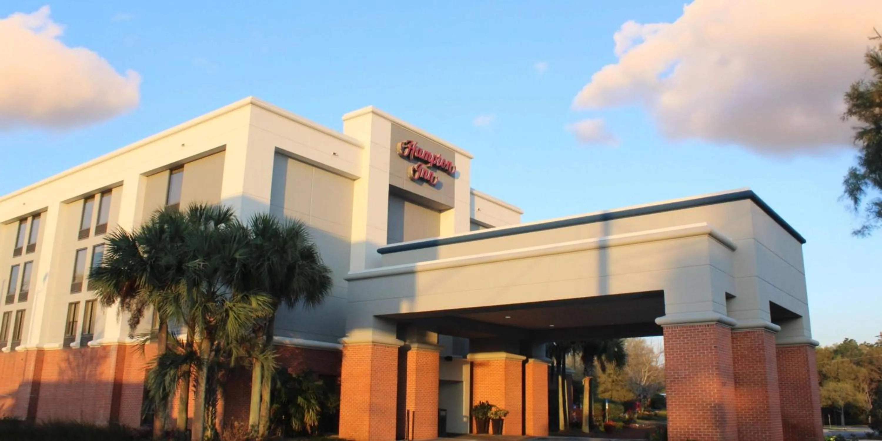Property building in Hampton Inn Pensacola-Airport