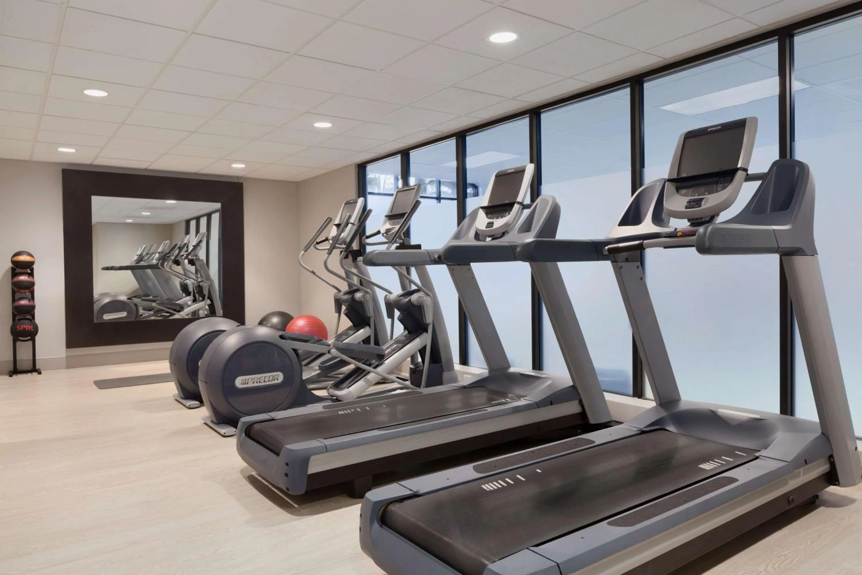 Fitness centre/facilities in Embassy Suites San Luis Obispo