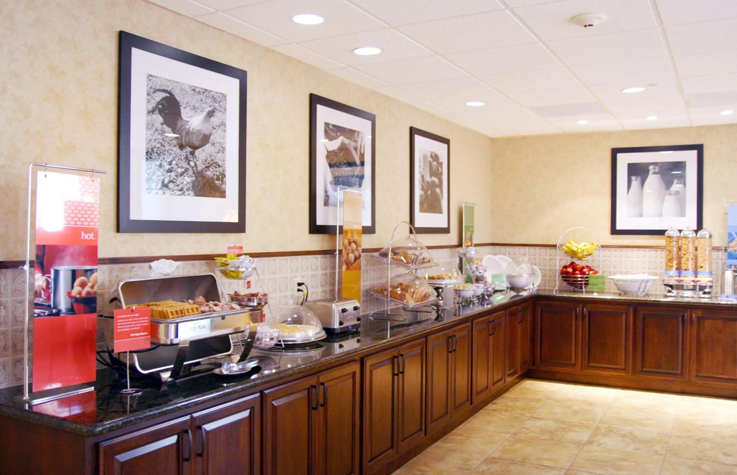 Dining area in Hampton Inn & Suites Lodi