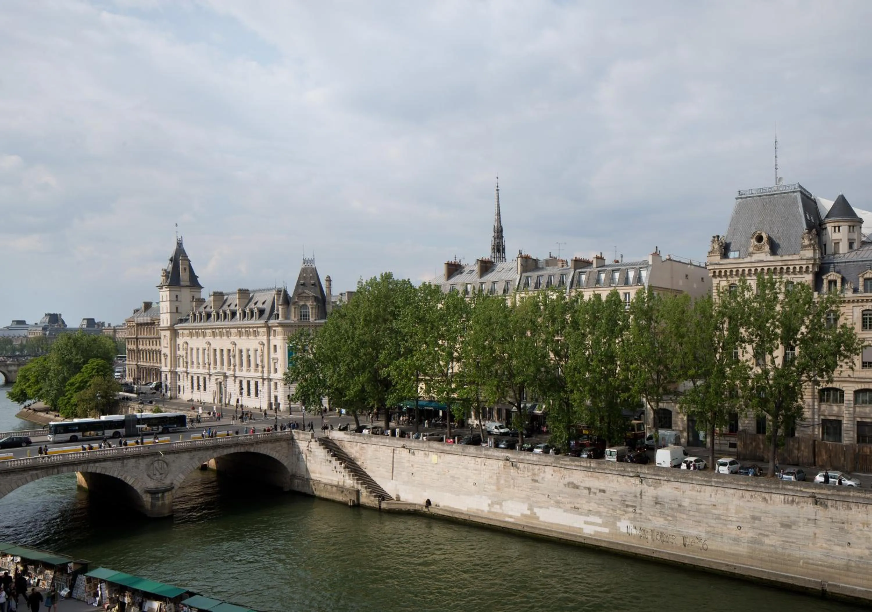City view in Les Rives de Notre-Dame