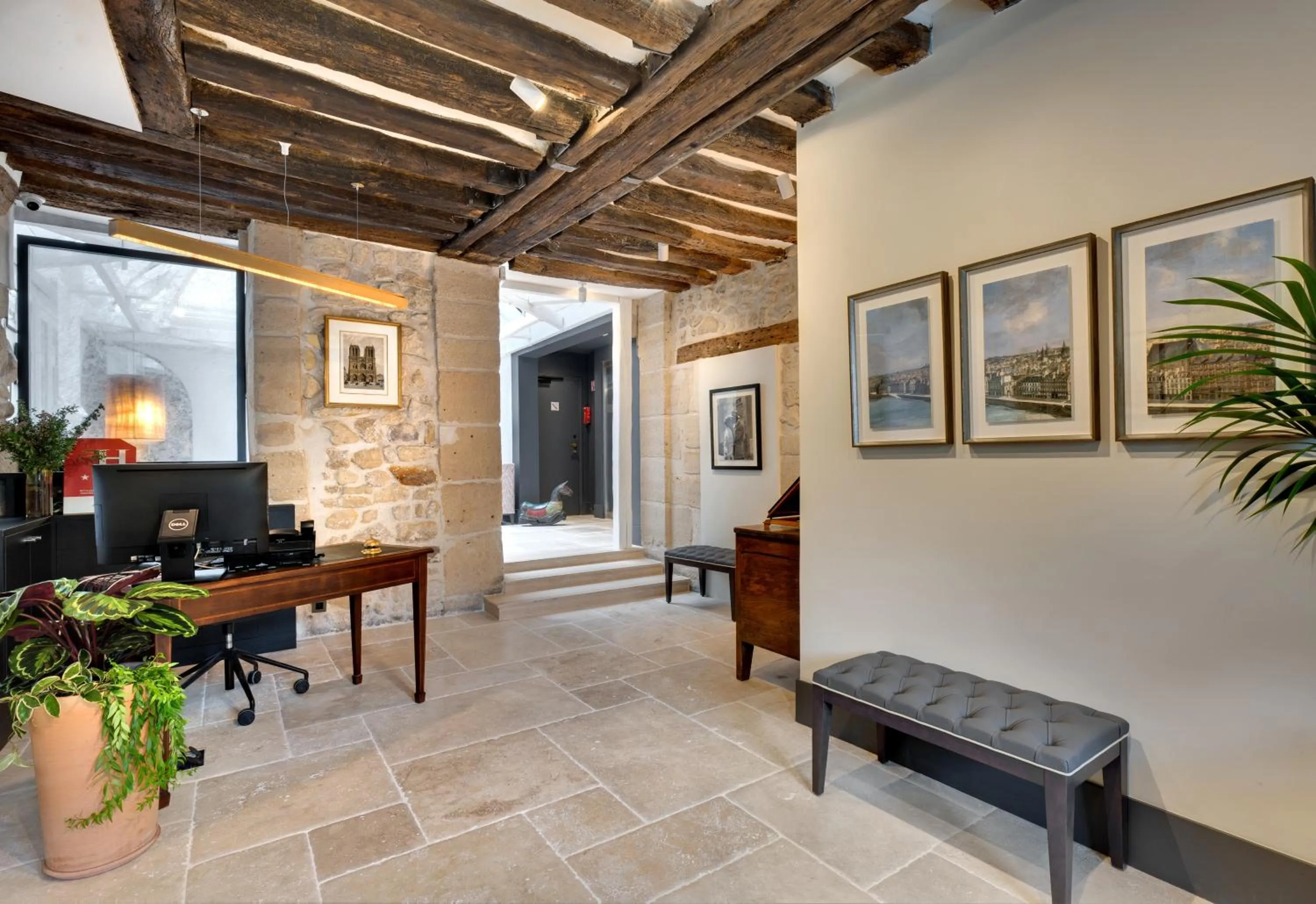 Lobby or reception in Les Rives de Notre-Dame