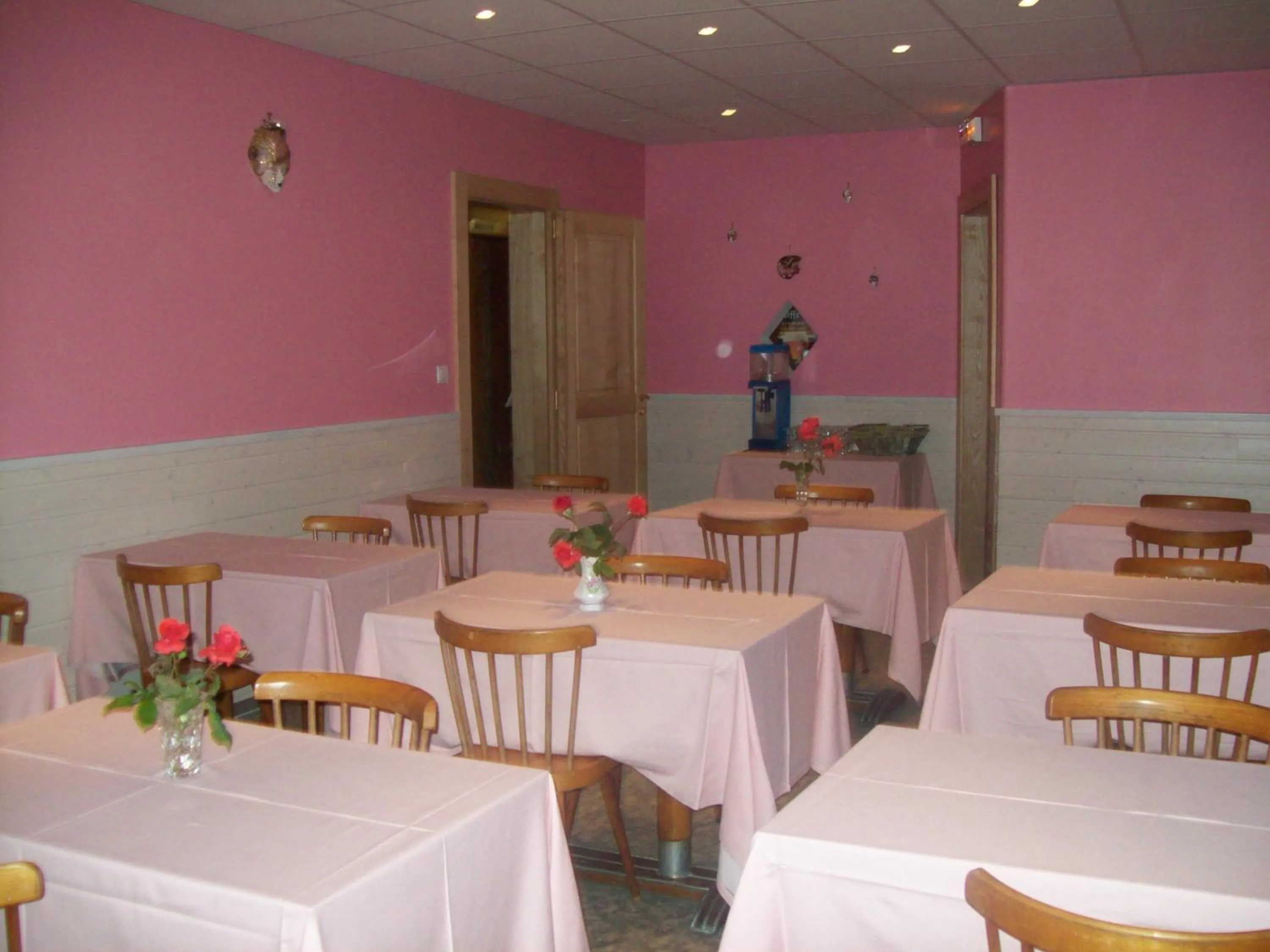 Restaurant/places to eat in Hotel Les Sapins