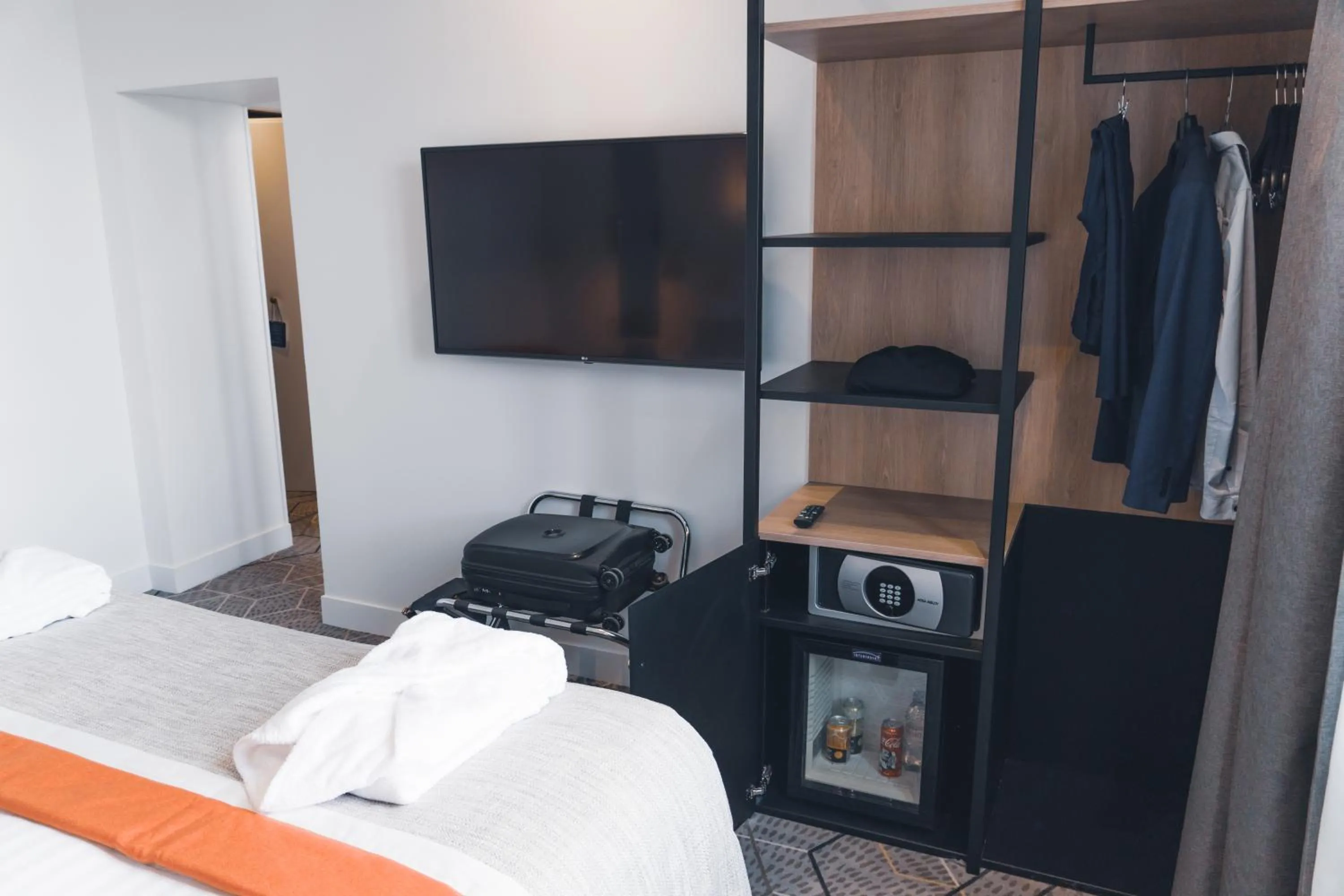 Bedroom, Bed in Oceania Hôtel d'Anjou Angers