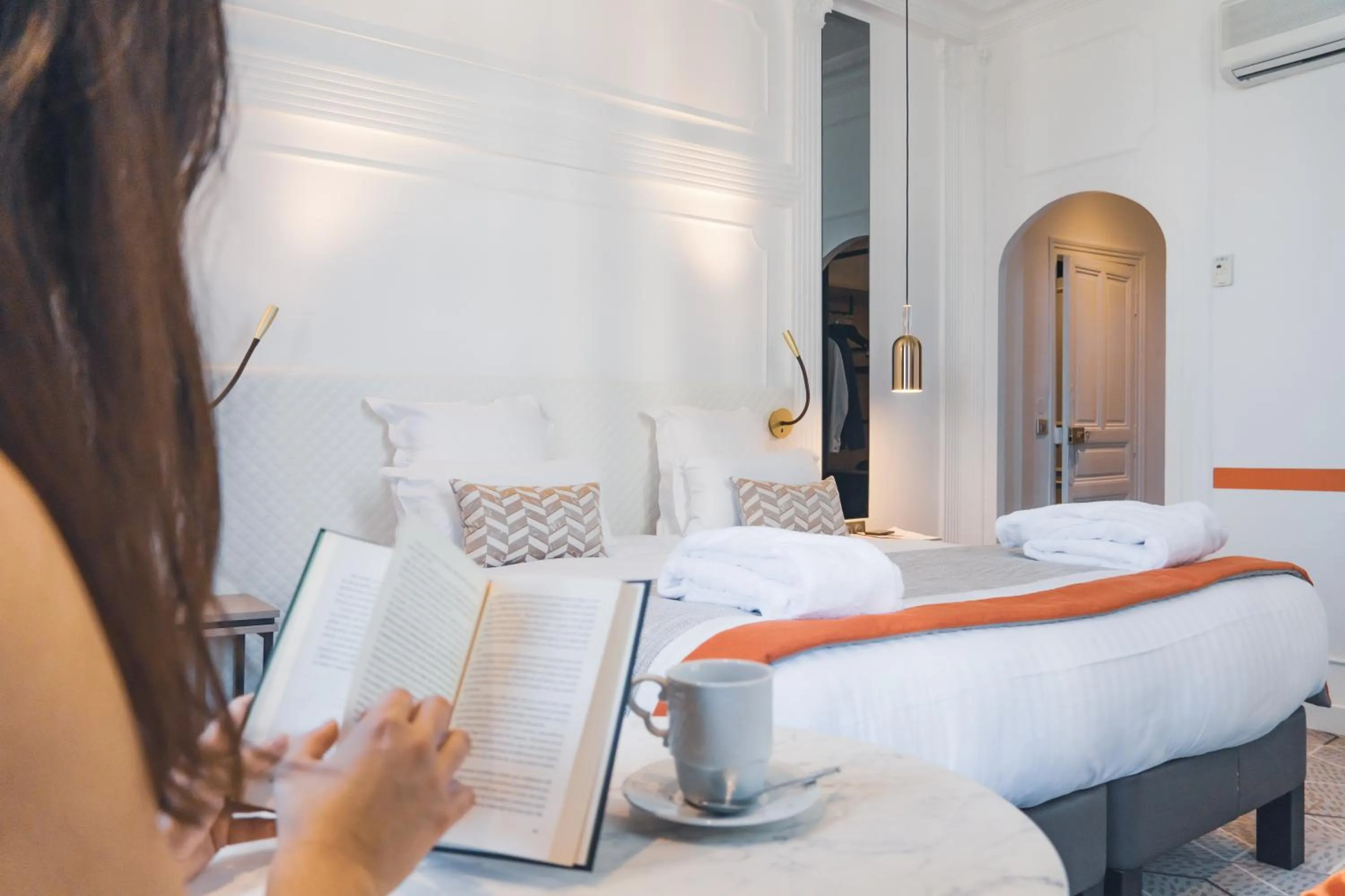 Bedroom, Bed in Oceania Hôtel d'Anjou Angers