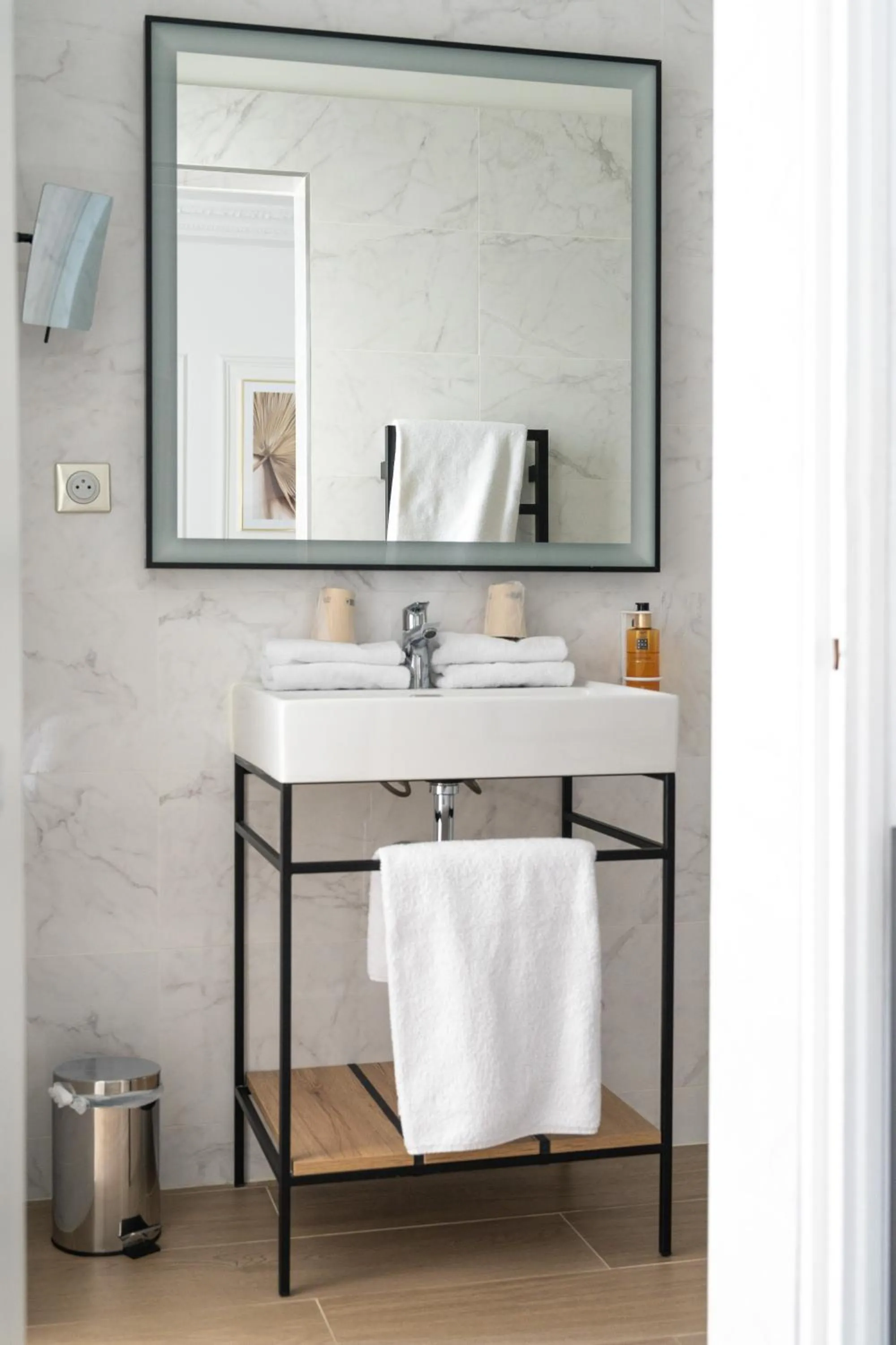 Bathroom in Oceania Hôtel d'Anjou Angers