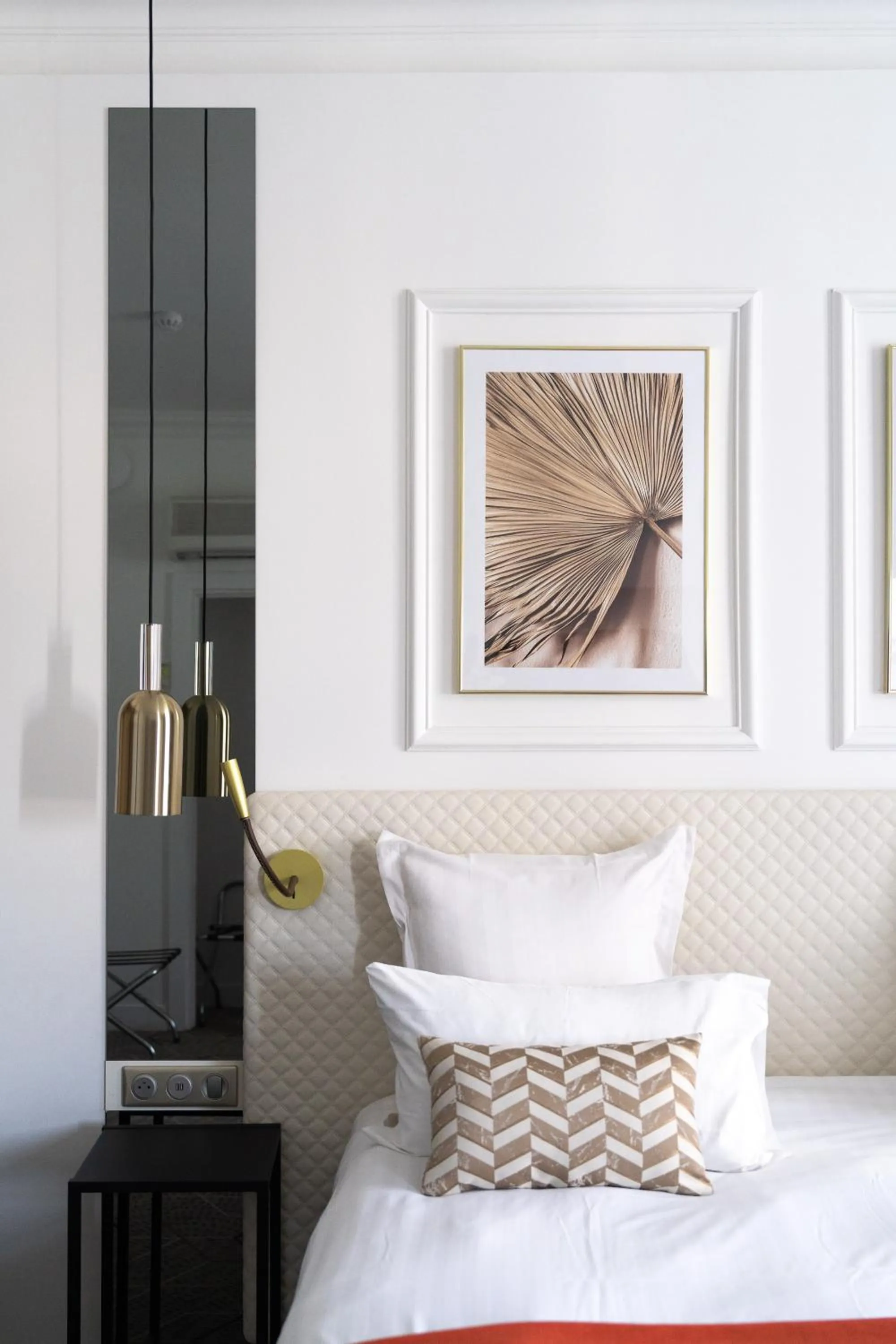 Bedroom, Bed in Oceania Hôtel d'Anjou Angers