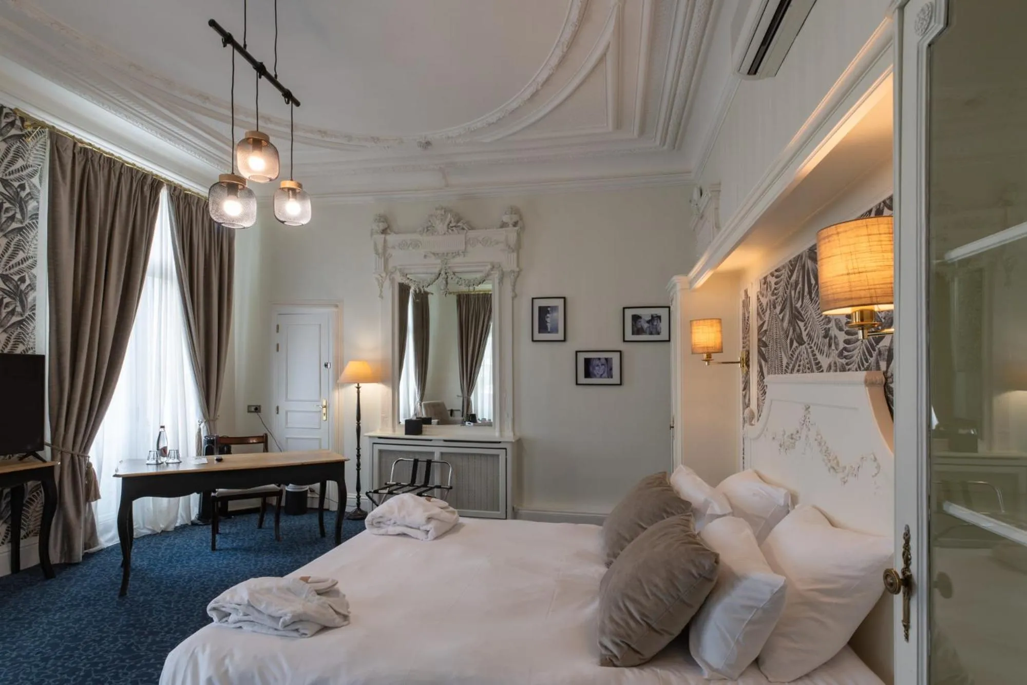 Bed in Oceania Hôtel d'Anjou Angers