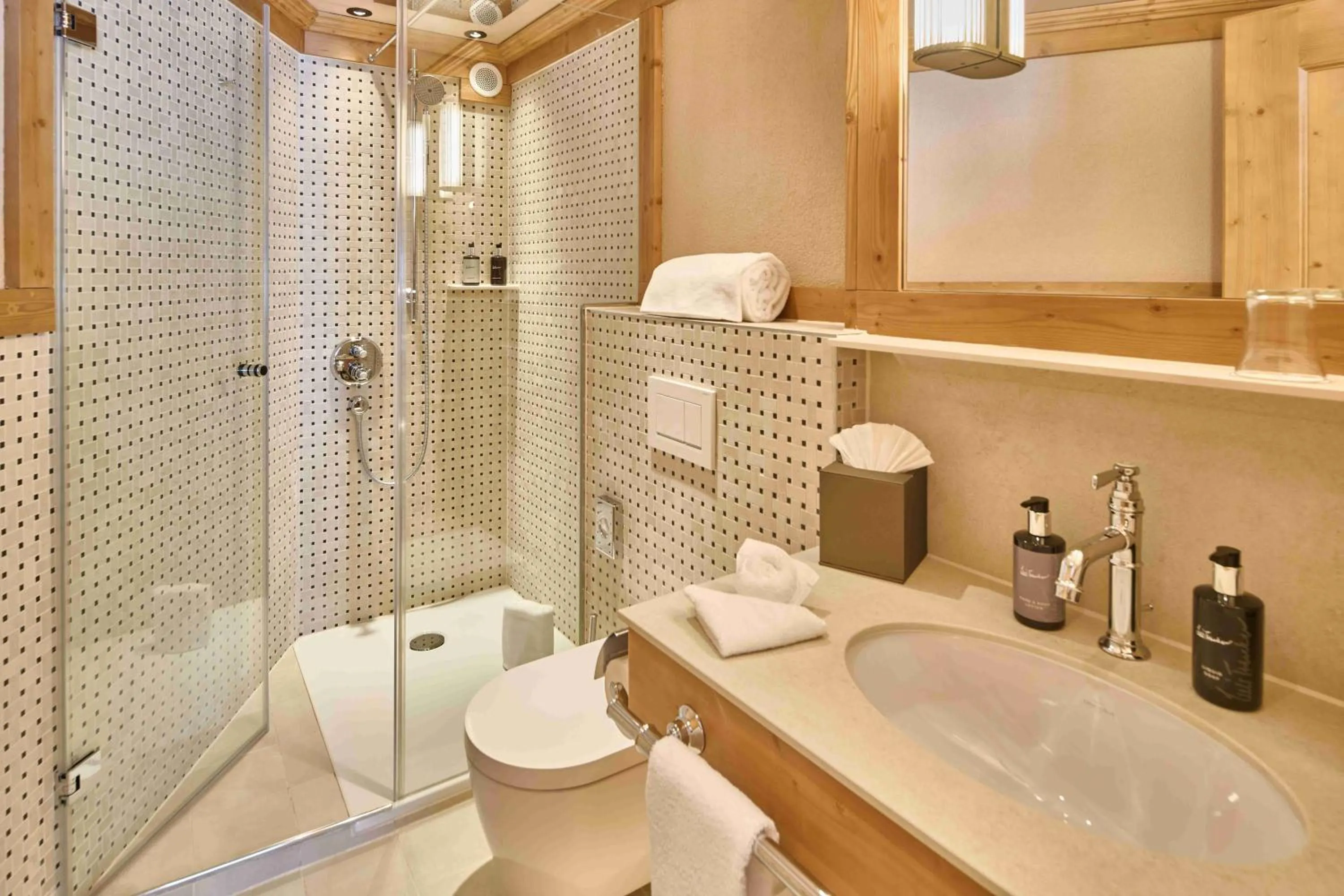 Bathroom in The Glacier Hotel - ex Eurotel Victoria -