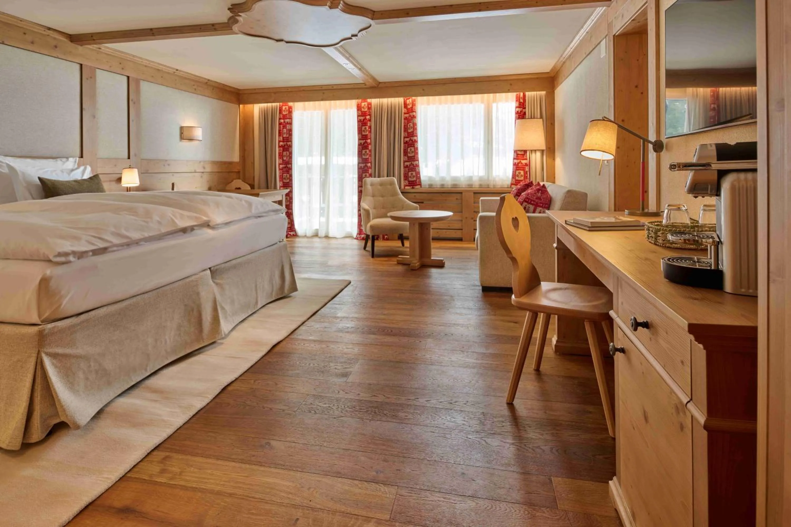Bedroom, Bed in The Glacier Hotel - ex Eurotel Victoria -