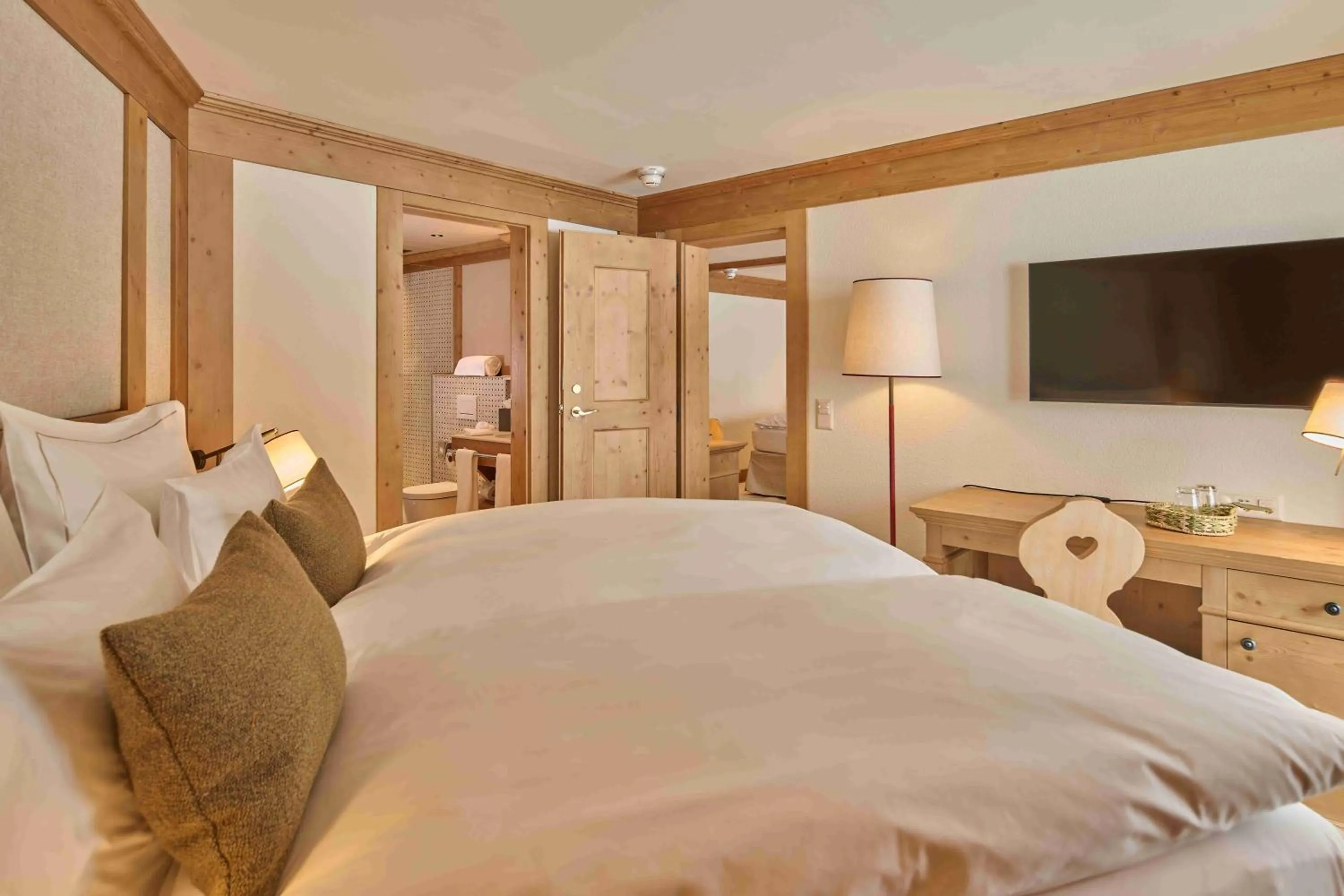 Bedroom, Bed in The Glacier Hotel - ex Eurotel Victoria -