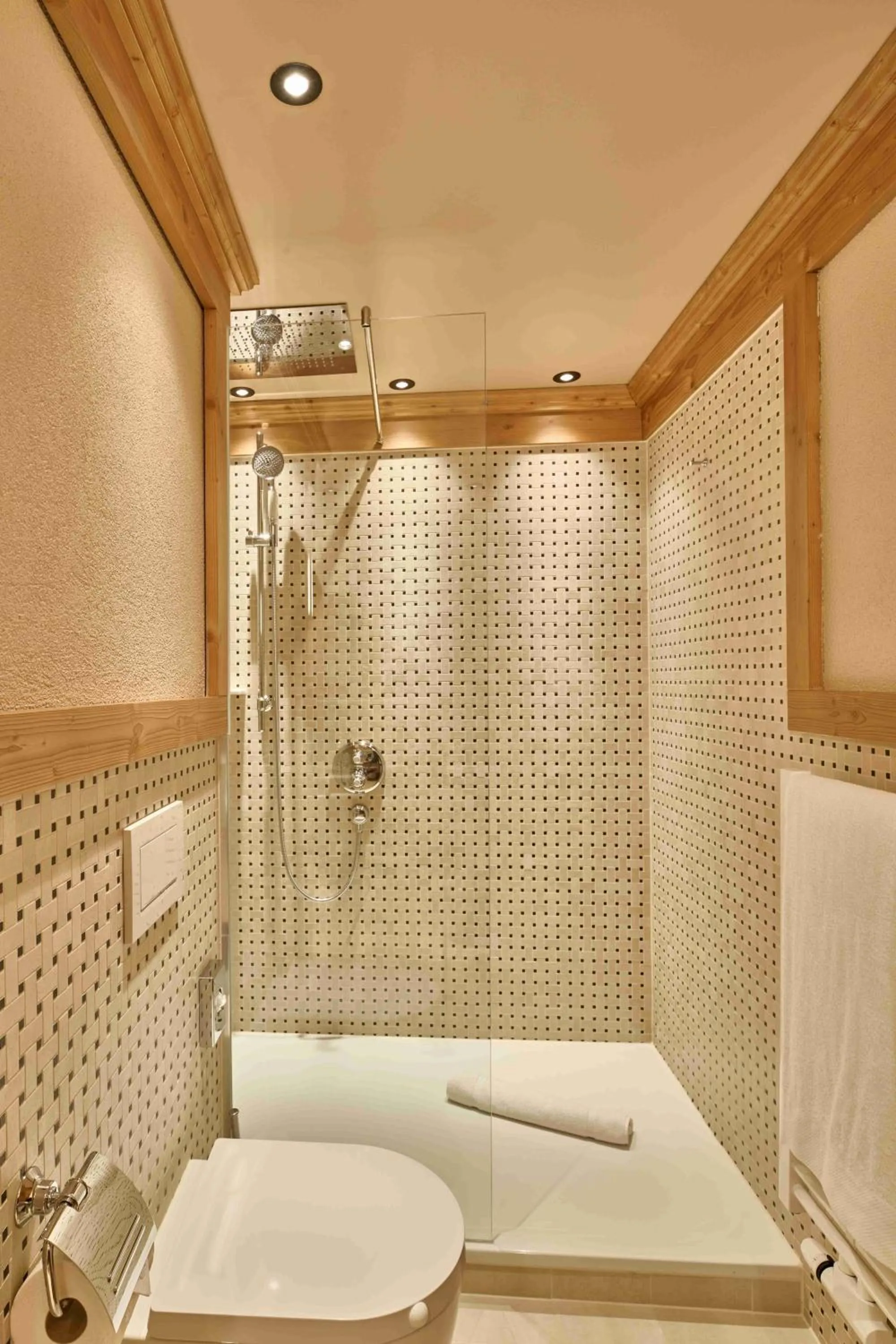 Shower in The Glacier Hotel - ex Eurotel Victoria -